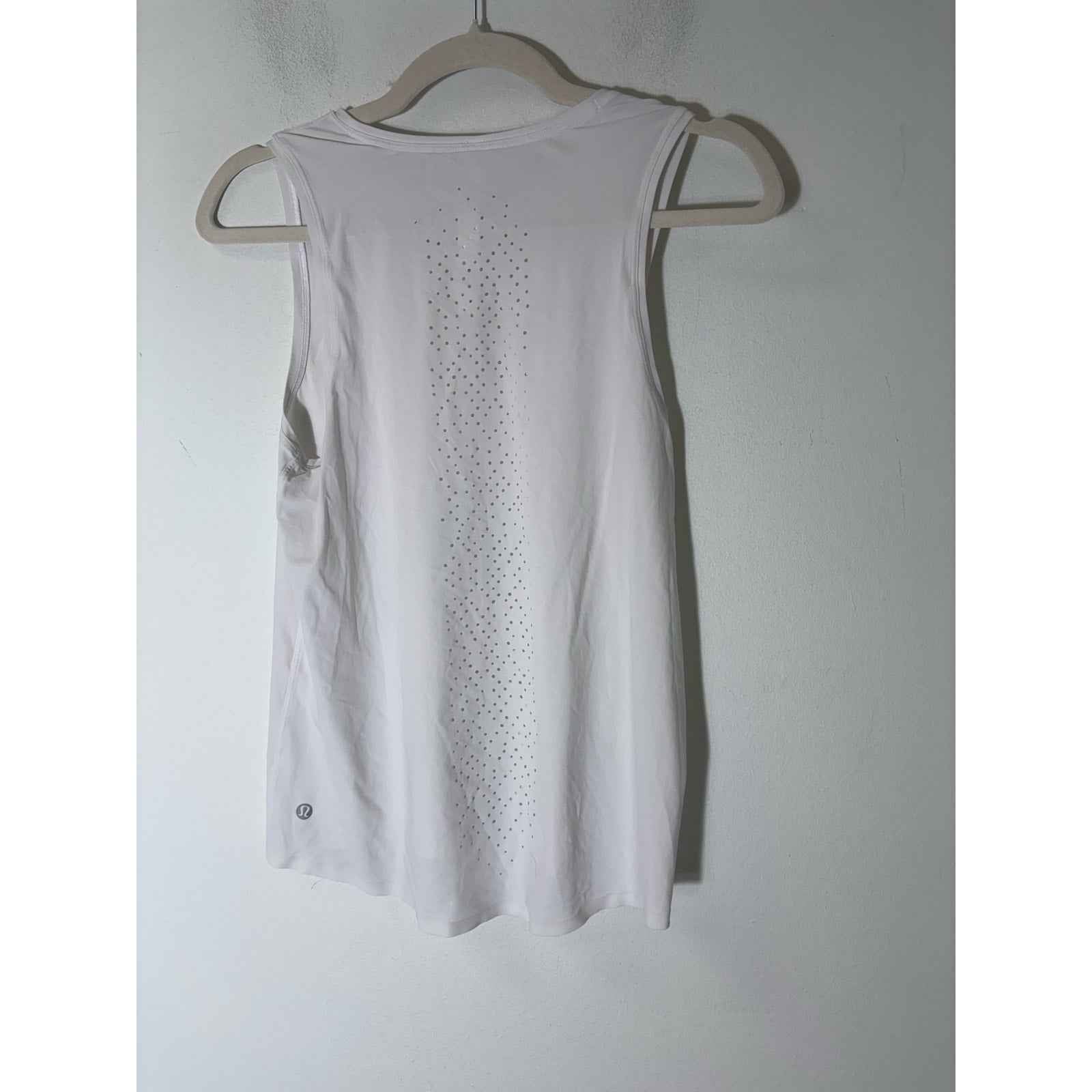 Lululemon White Sleeveless Athletic Tank with Laser Cut Holes Sz 4