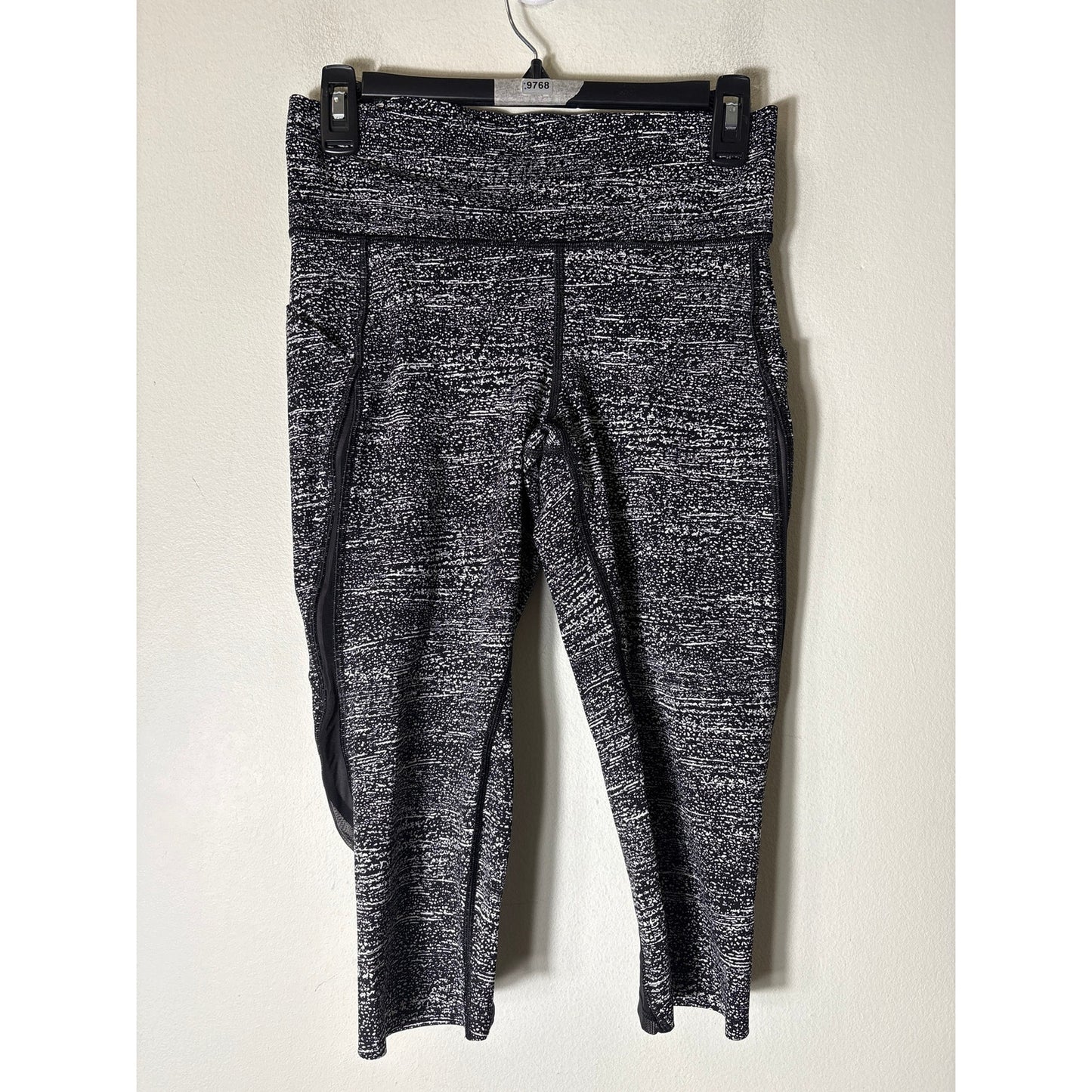Lululemon Black and White Cropped Leggings Sz 8