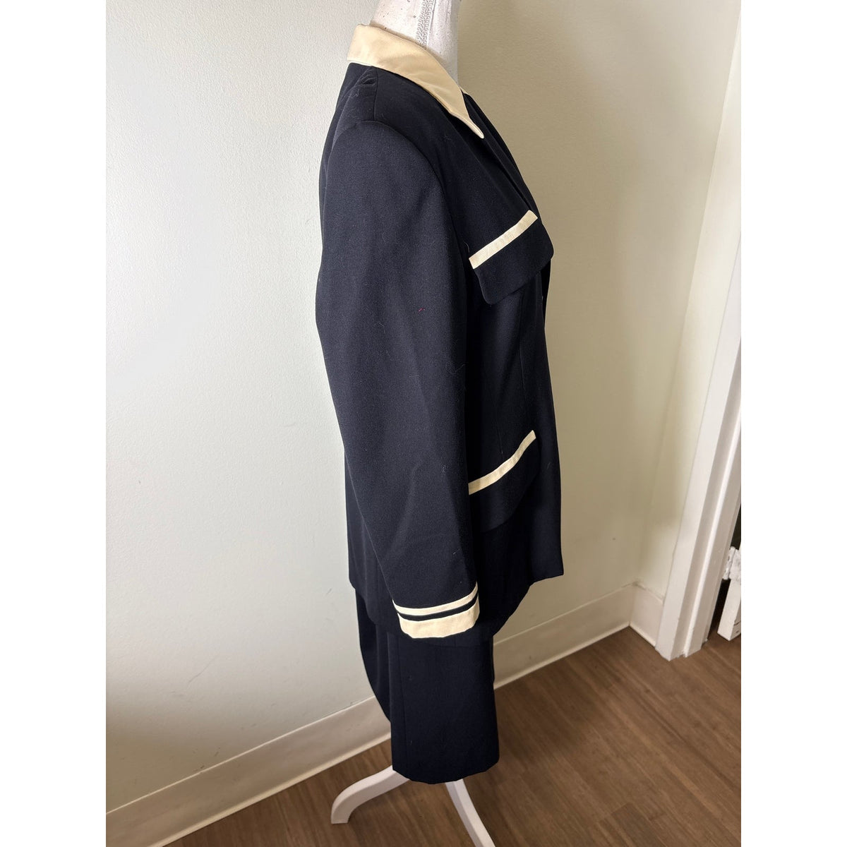 Escada Vintage Black and White Long Sleeve Midi SKirt Suit Set Sz 40