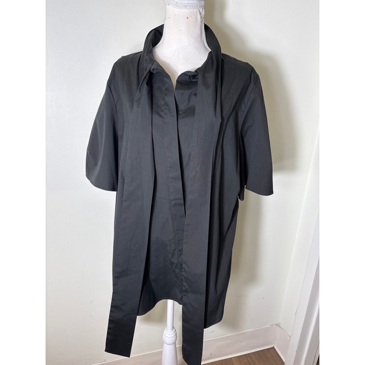 Carolina Herrera NY Black Cotton Short Sleeve Tie Neck Top Sz 10