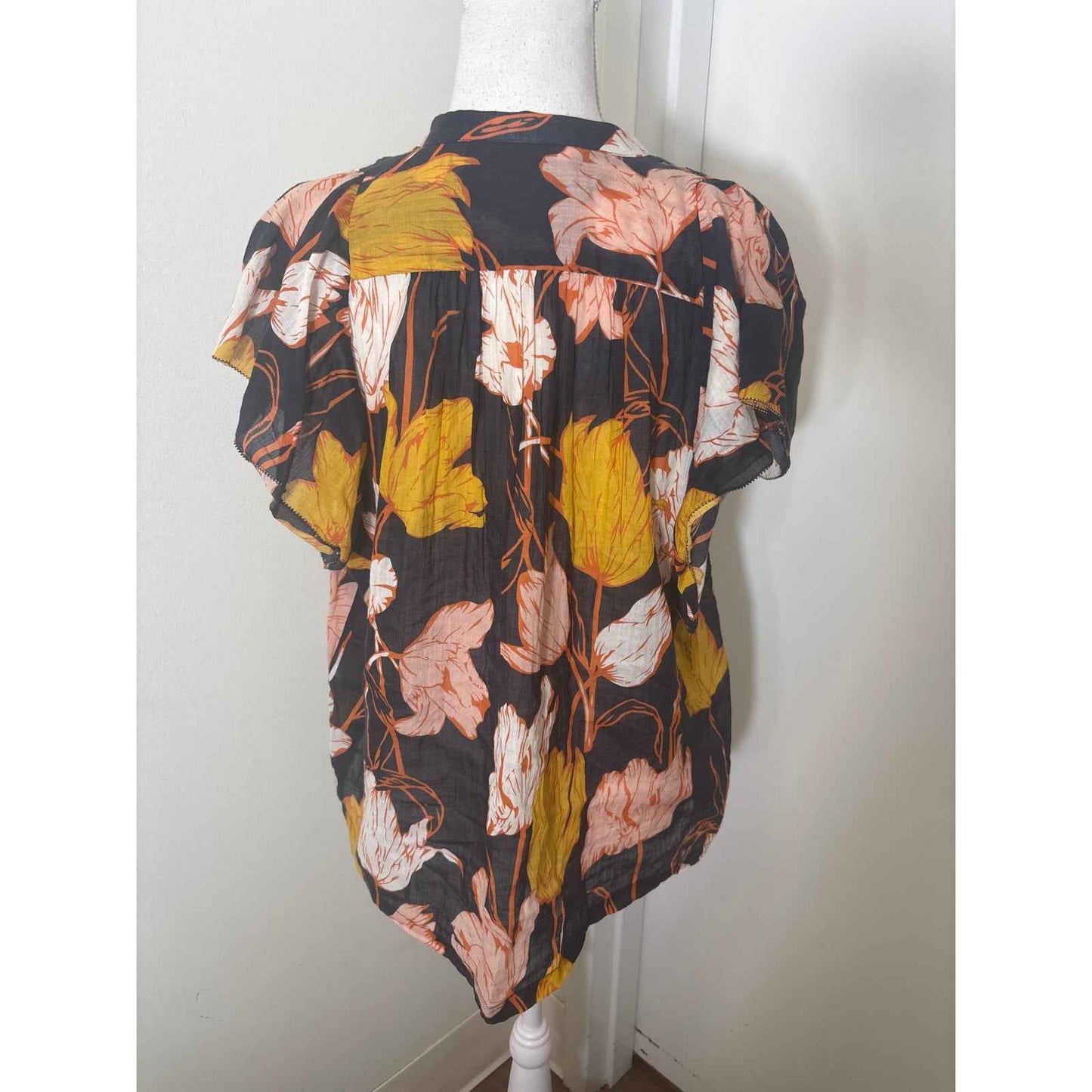 Trovota Birds of Paradis Black with Yellow and Orange flowers Top Sz S