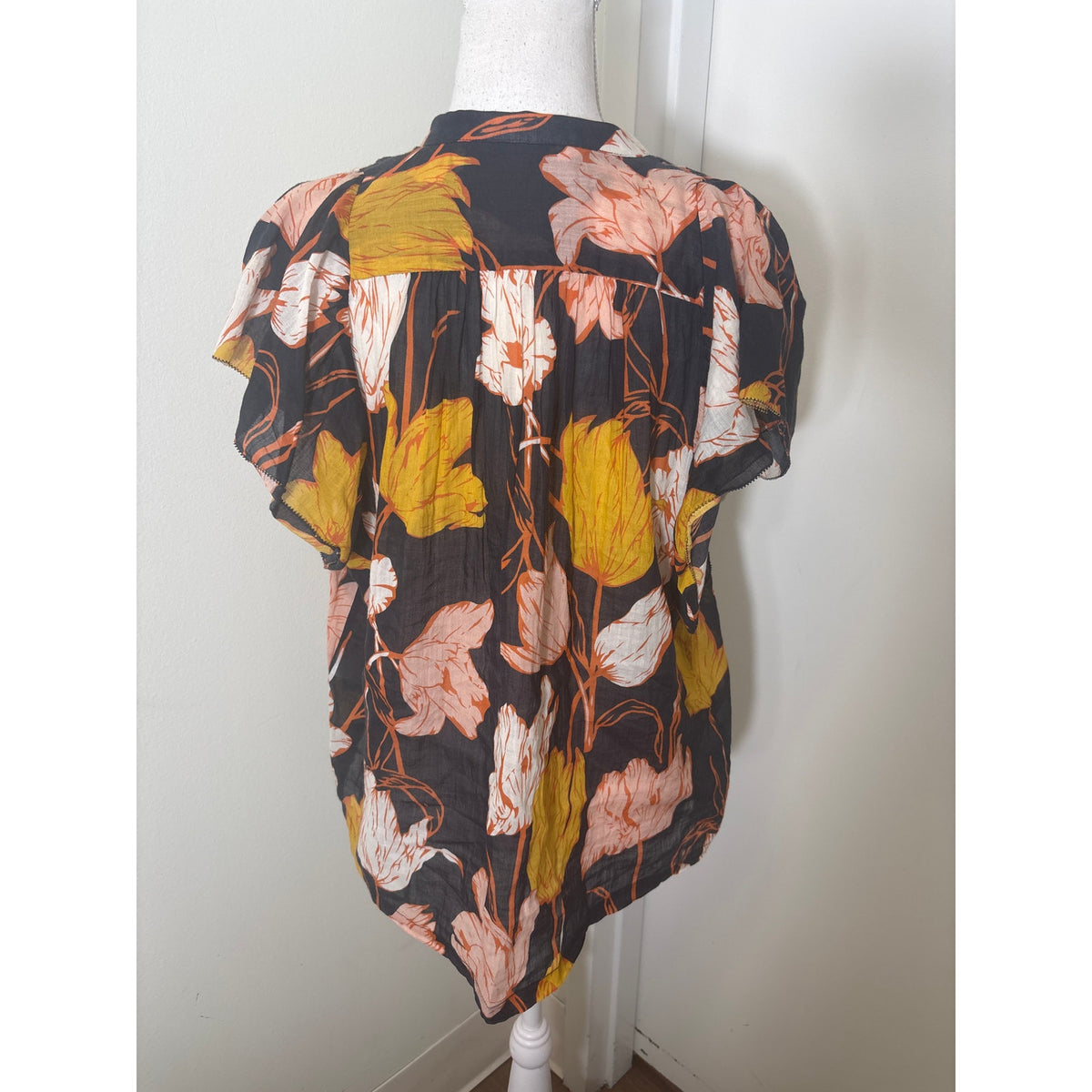 Trovota Birds of Paradis Black with Yellow and Orange flowers Top Sz S
