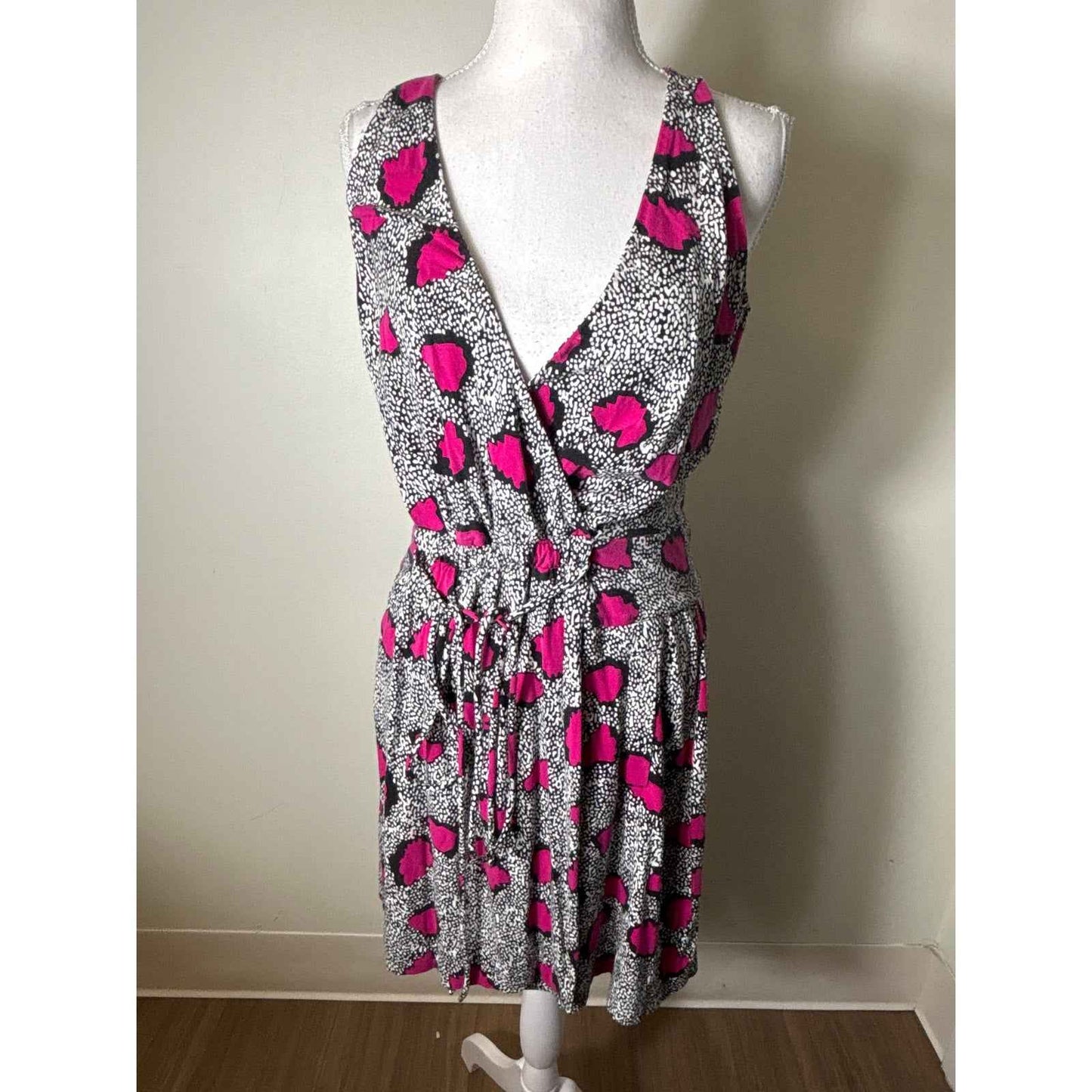 Diane Von Furstenberg Black Fushia Sleeveless Faux Wrap Above the Knee Dress Sz 6