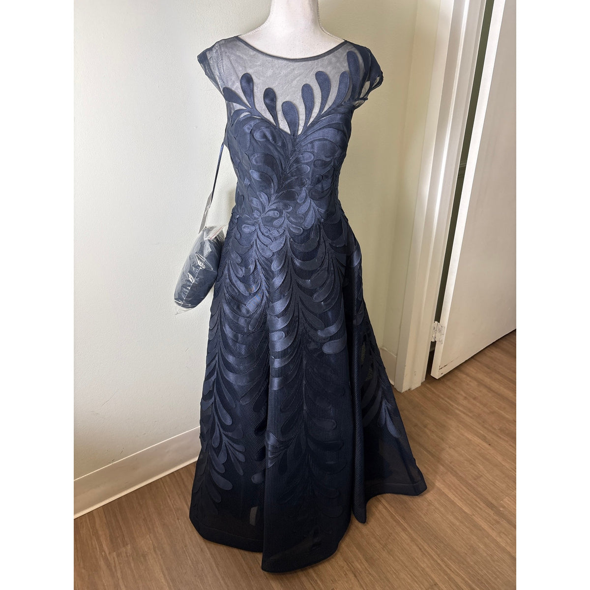 NWT Hynes Park 108 Mikado/Scuba Navy Mesh Floor Length Gown Sz 6