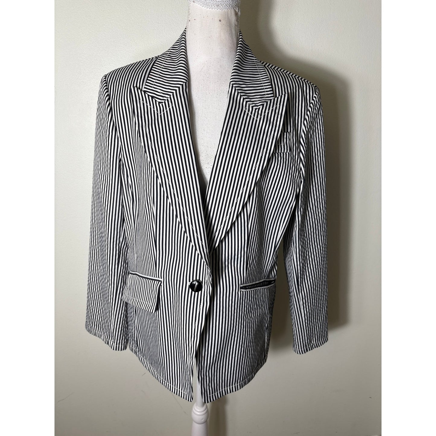 St. John Black and White Stripe Long Sleeve Blazer Sz 14