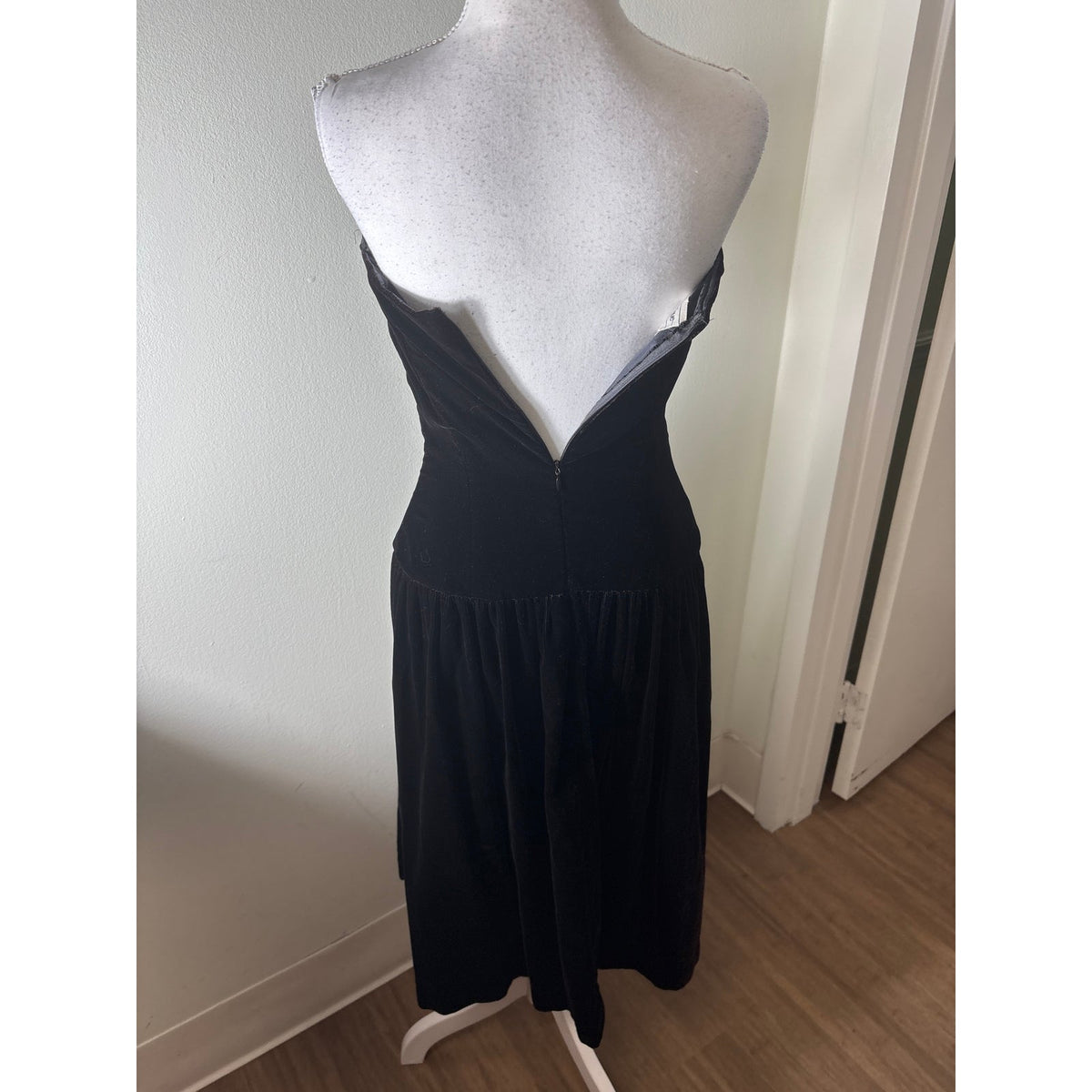 Maggy Boutique Black Velvet Front Bow Strapless Dress Sz 4