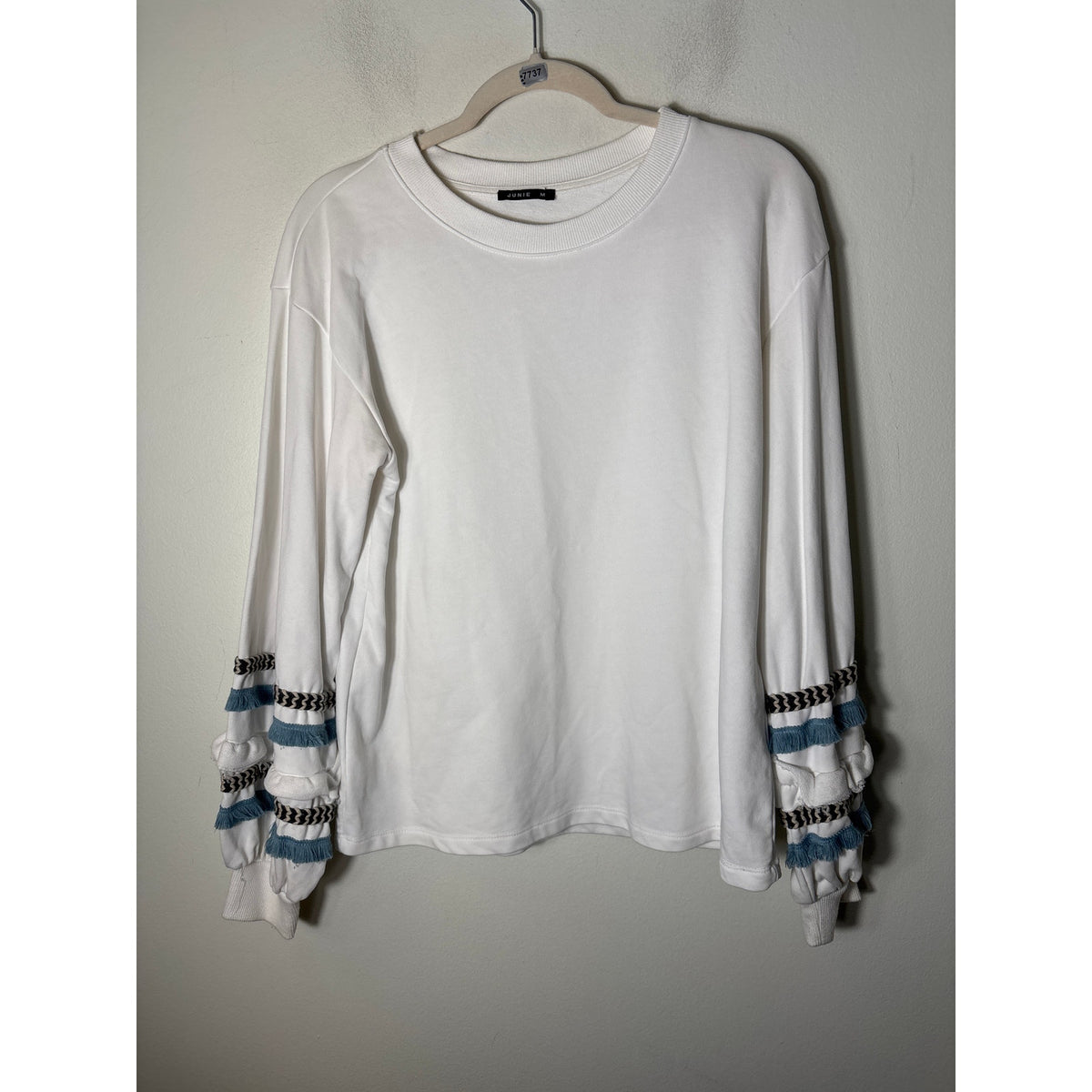 Junie White with Trimmed Long Sleeves Sweatshirt Sz M