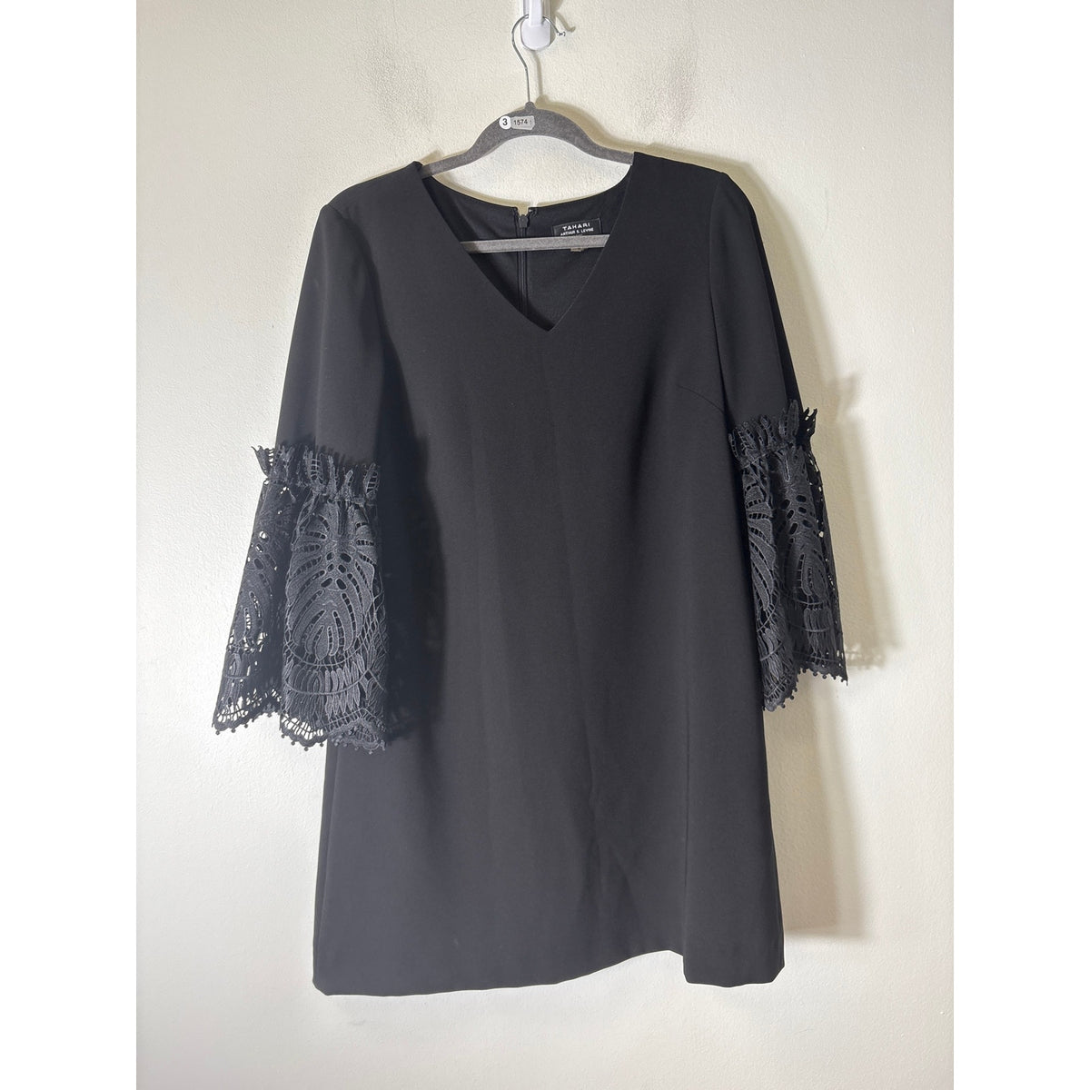 Tahari Black Long Sleeve V-Neck Knee Length Shift Dress Sz 6P