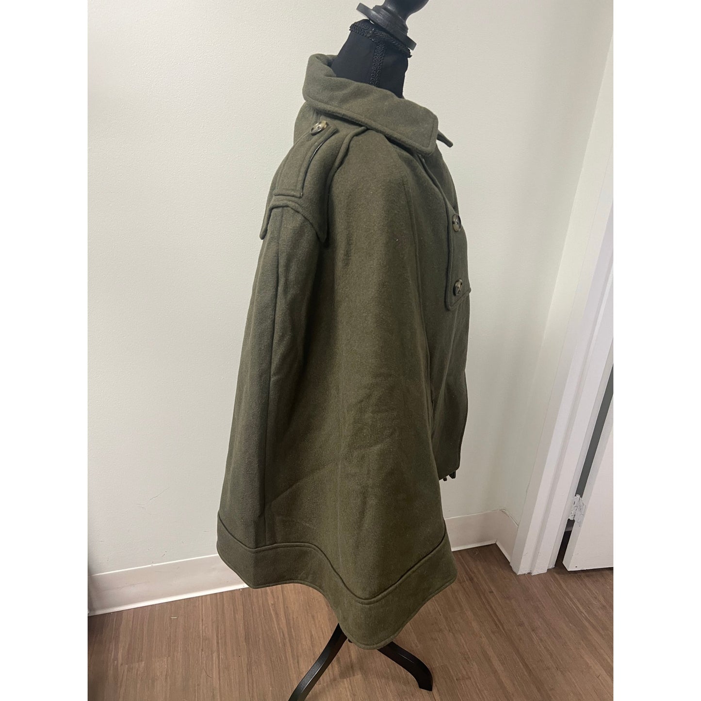 NWT Classic Prep Women's Riffle Green Victoria Cape Solid Sz L