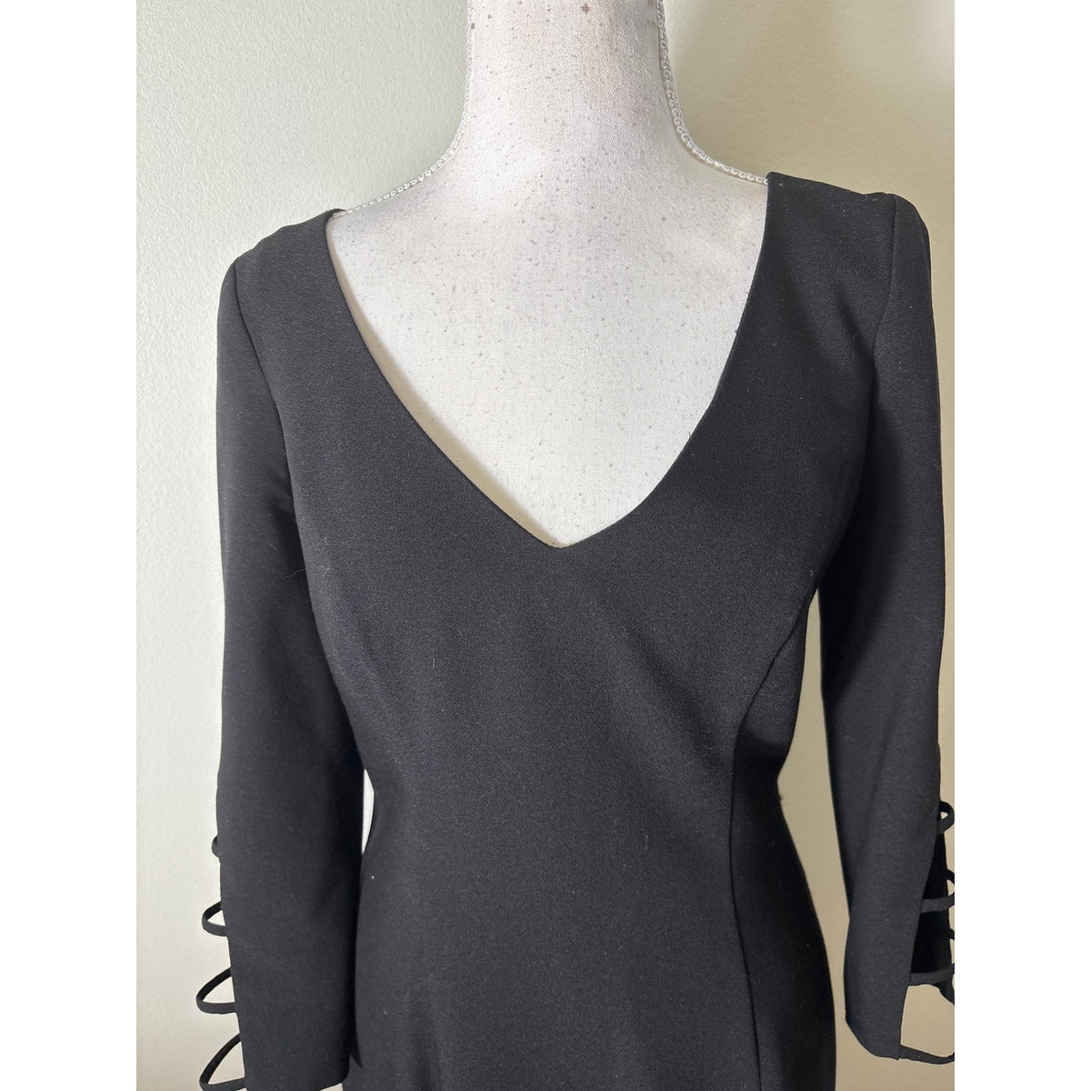 Black Halo Black 3/4 Sleeve V-Neck Midi Dress Sz 4