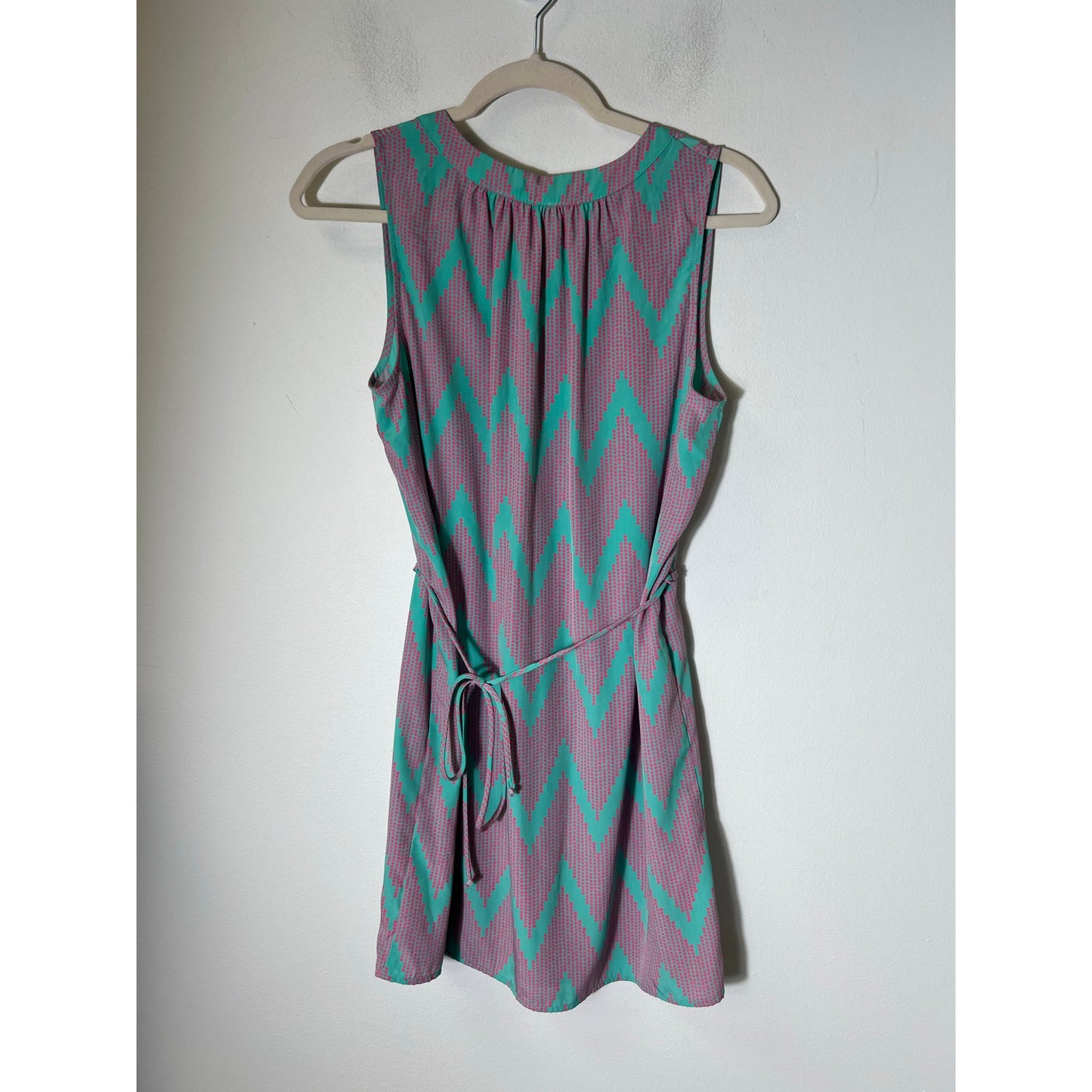 Glam Pink Green Sleeveless, Knee Length, V-Neck Sz s