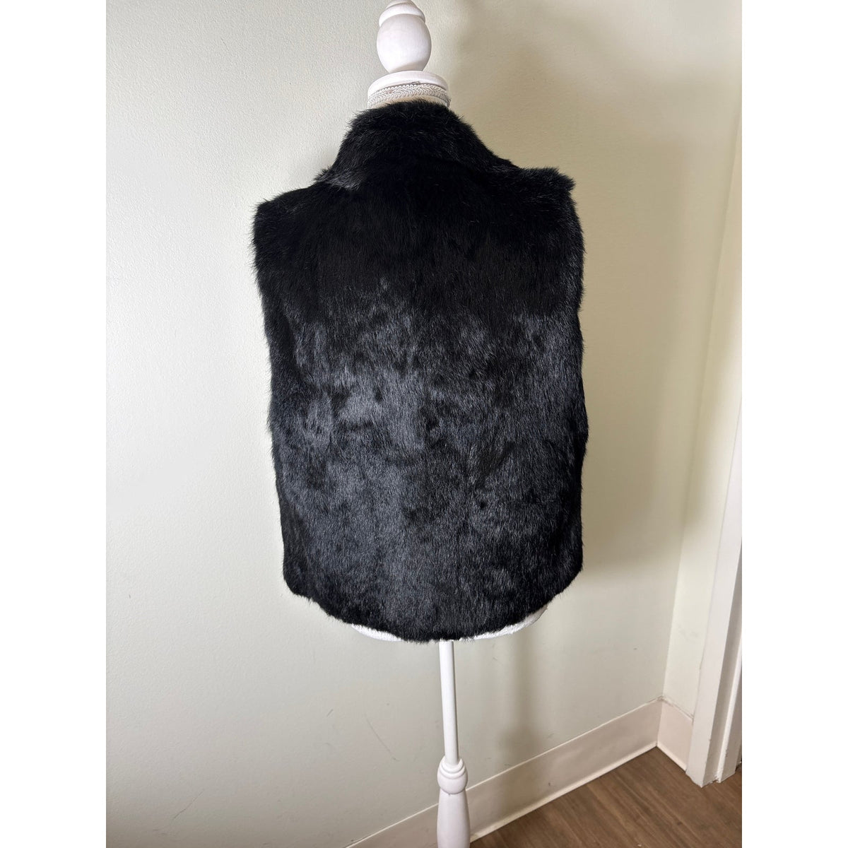 Karen Kane Black Fur Vest Sz M
