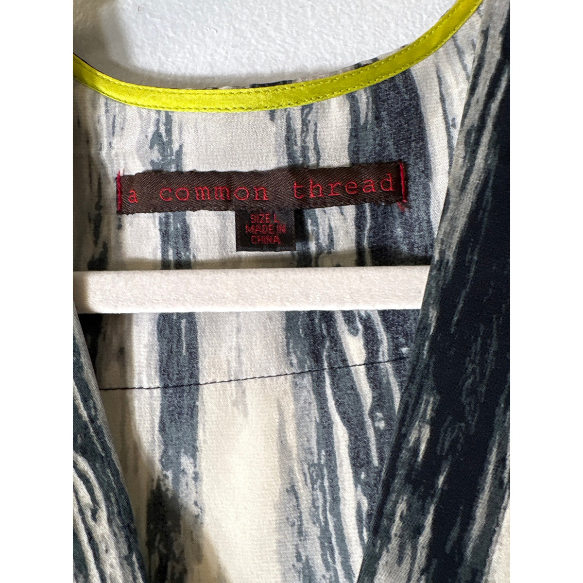 Common Thread Black and White Brush Stroke Blouse Sz L