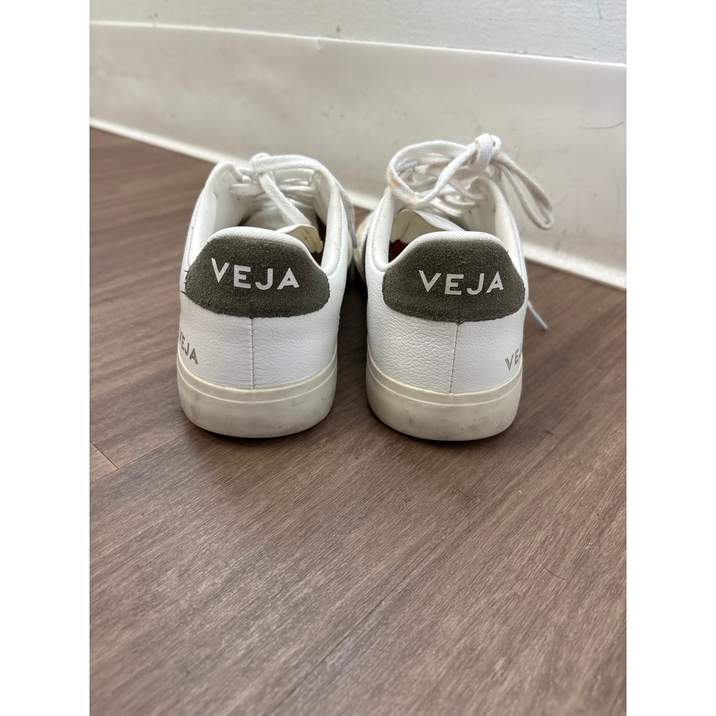 Veja White With Gray Suede Accent Tennis Shoes Sz 9.5