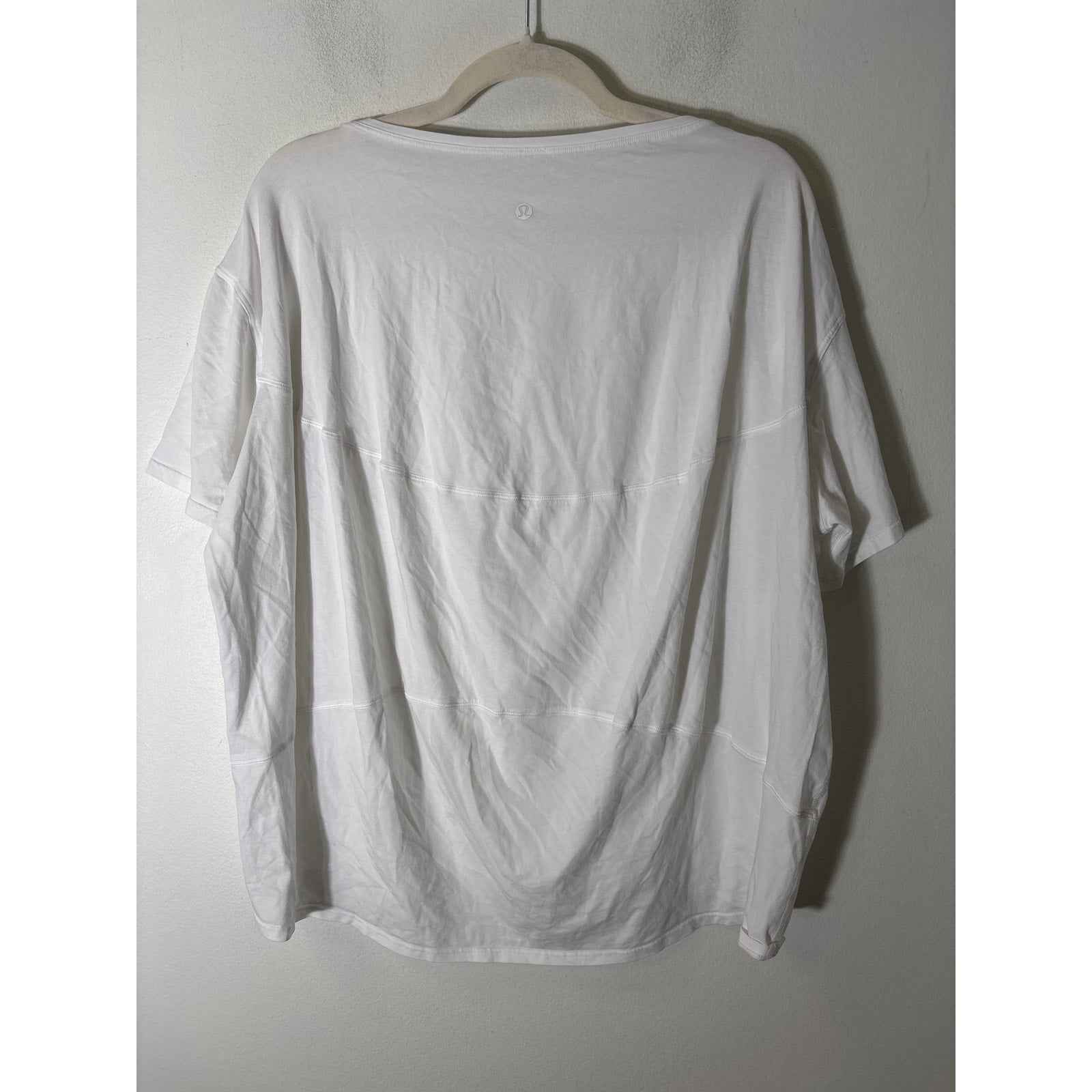 Lululemon Bundle of 2 Black and White Stretchy Short Sleeve T-Shirts sz L