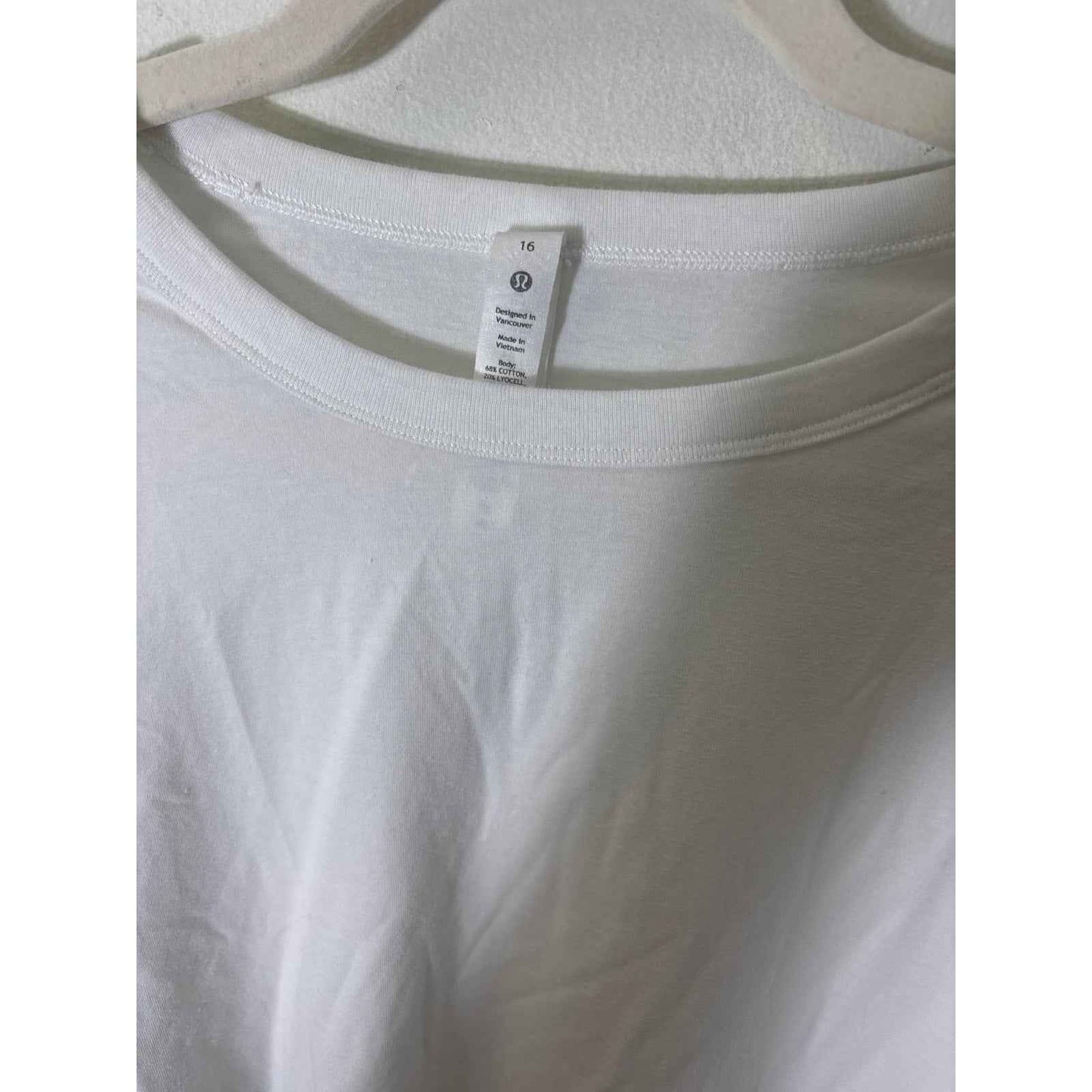 Lululemon White Cropped Long Sleeve Athletic Top Sz 16