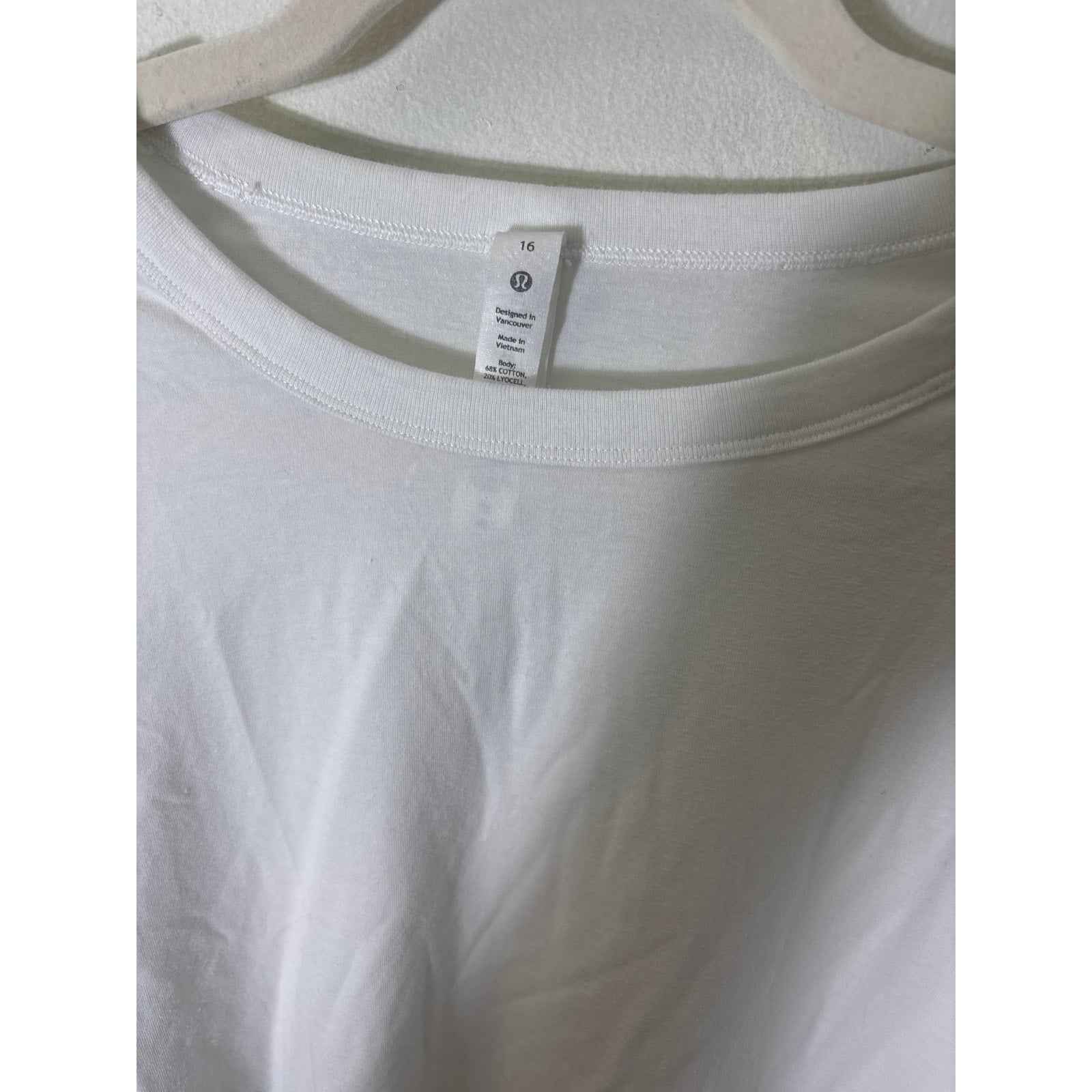 Lululemon White Cropped Long Sleeve Athletic Top Sz 16