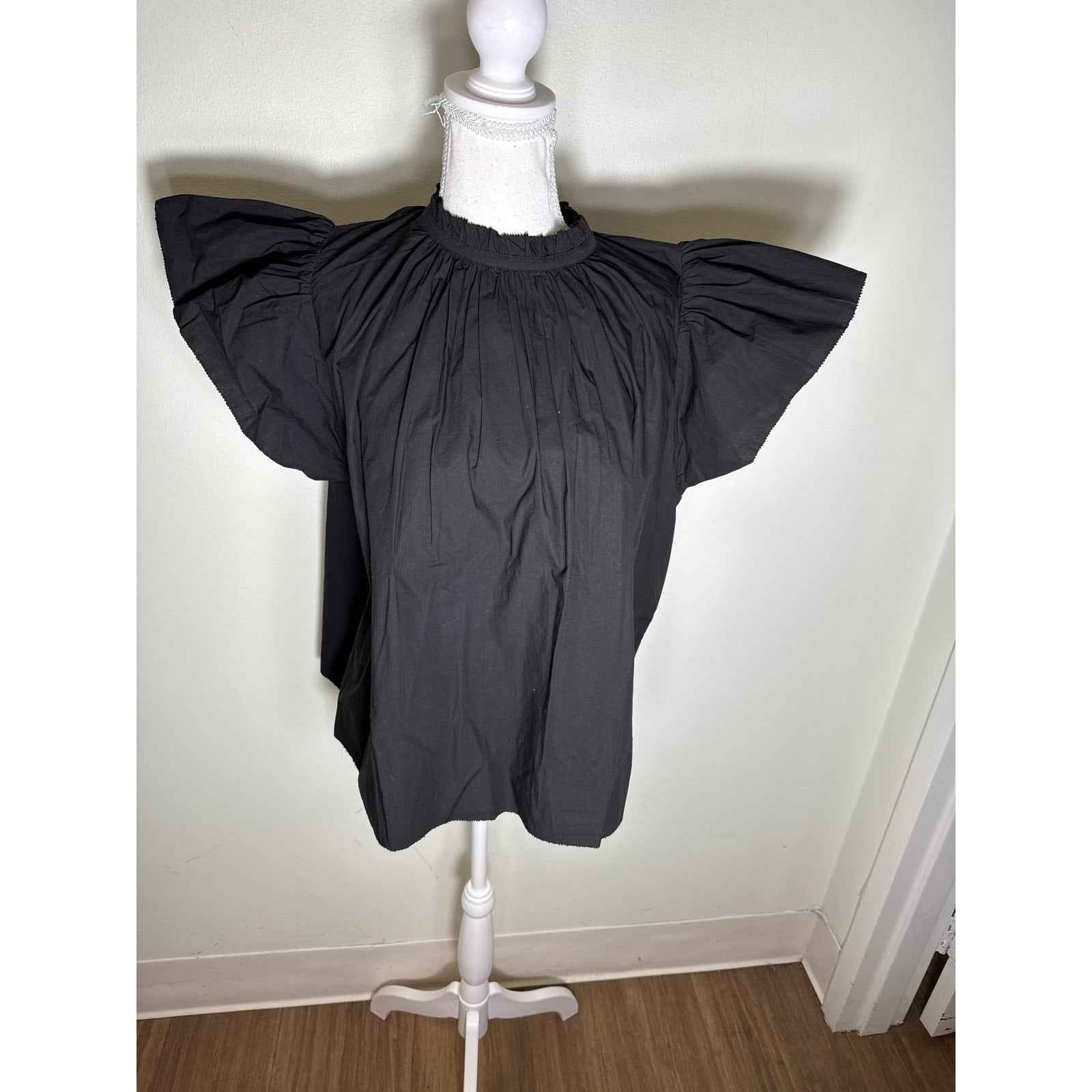 Trovata Black Flutter Sleeve Top sz L