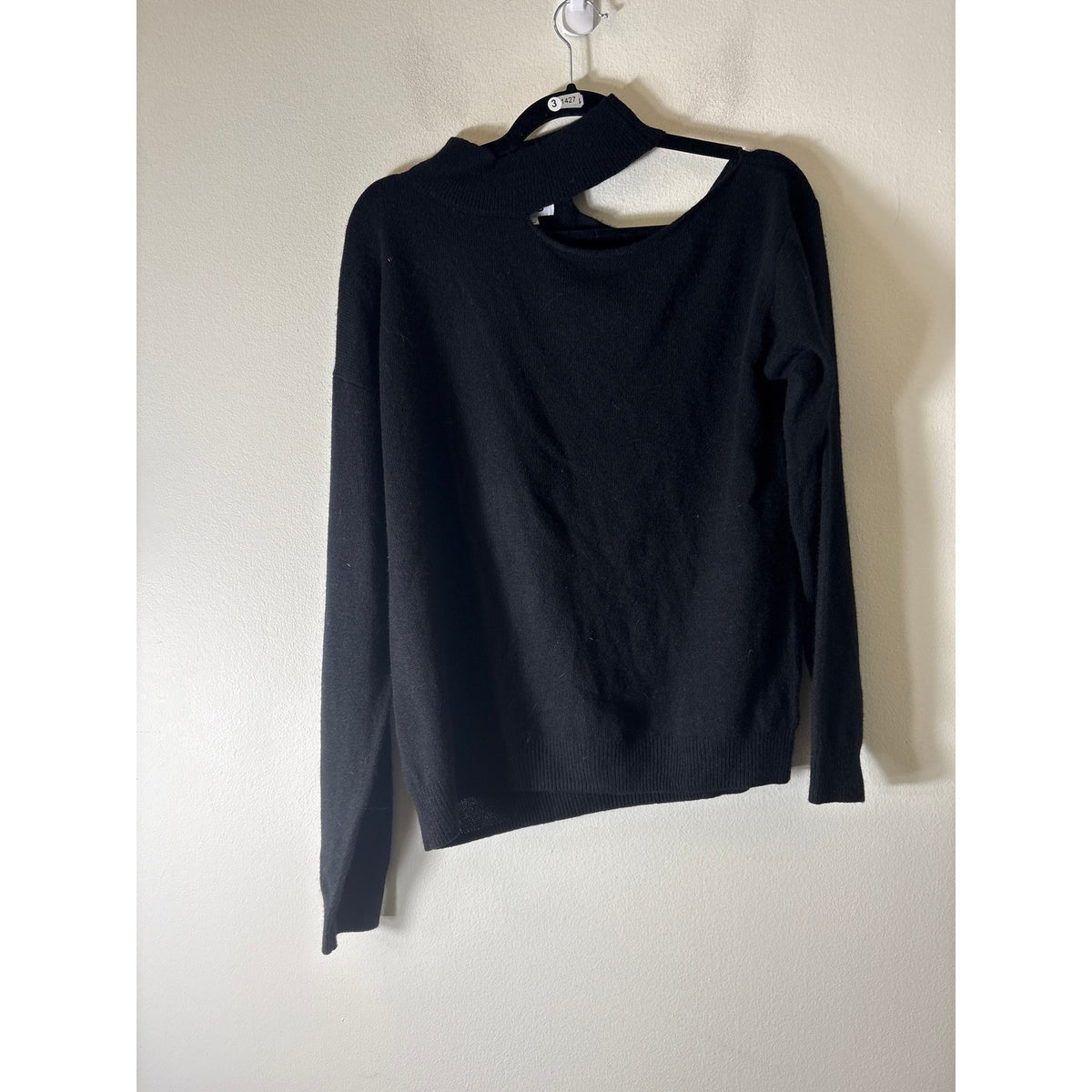 525 Black Cashmere Shoulder Cut Out Sweater Sz L