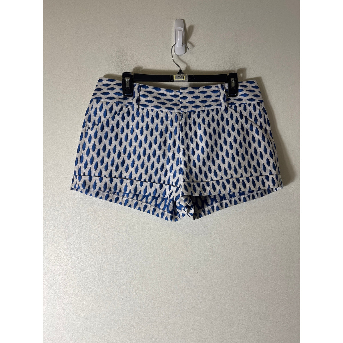 Alice + Olivia Blue and White Cuffed Shorts Sz (No Tag) M Fit