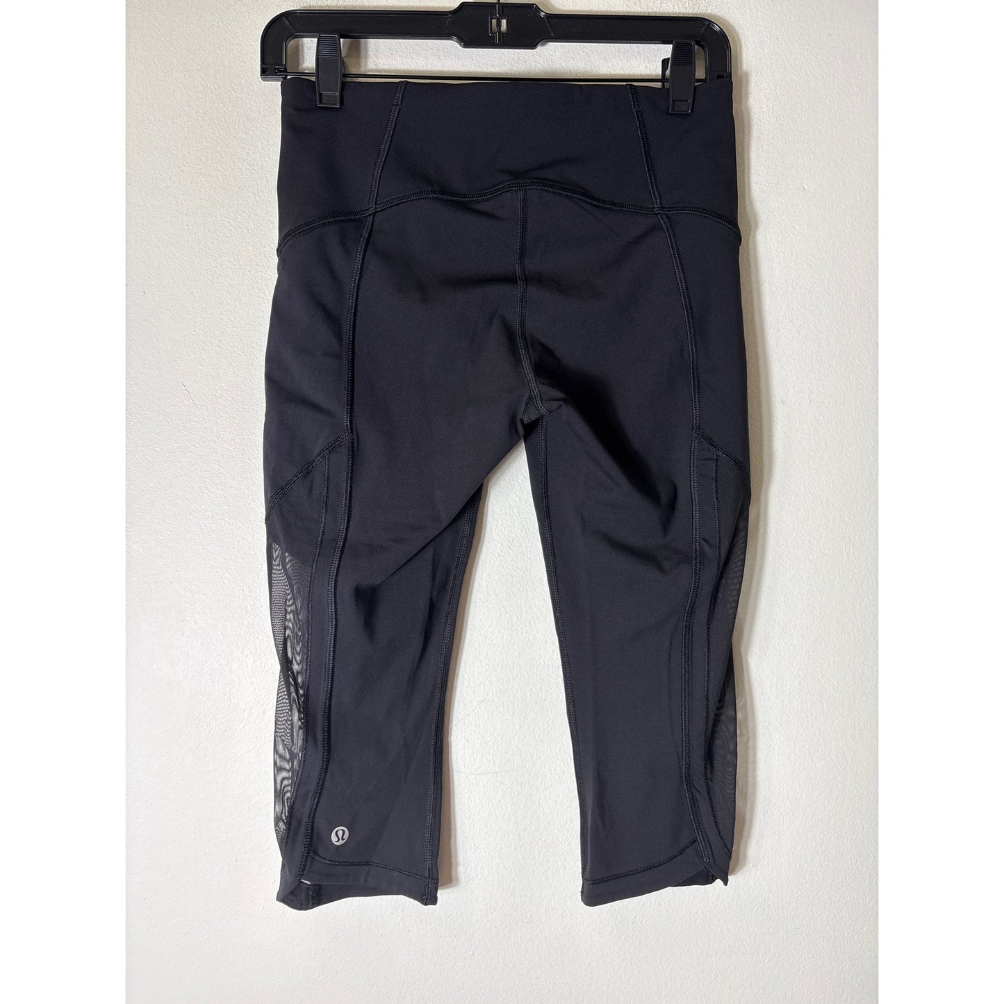 Lululemon Black Below The Knee Athletic Leggings Sz 6