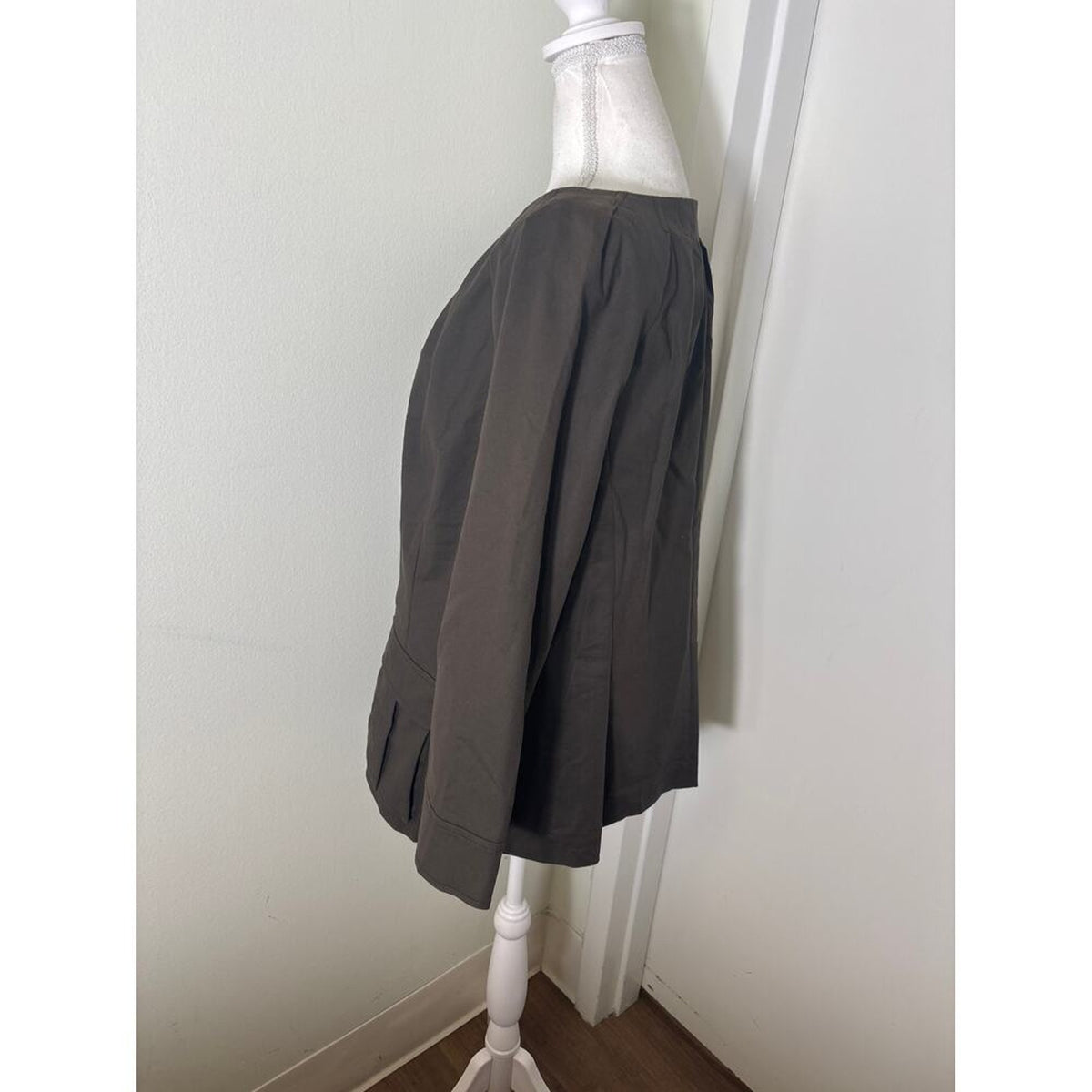Lafayette Chocolate Front Pocket Top Sz 14