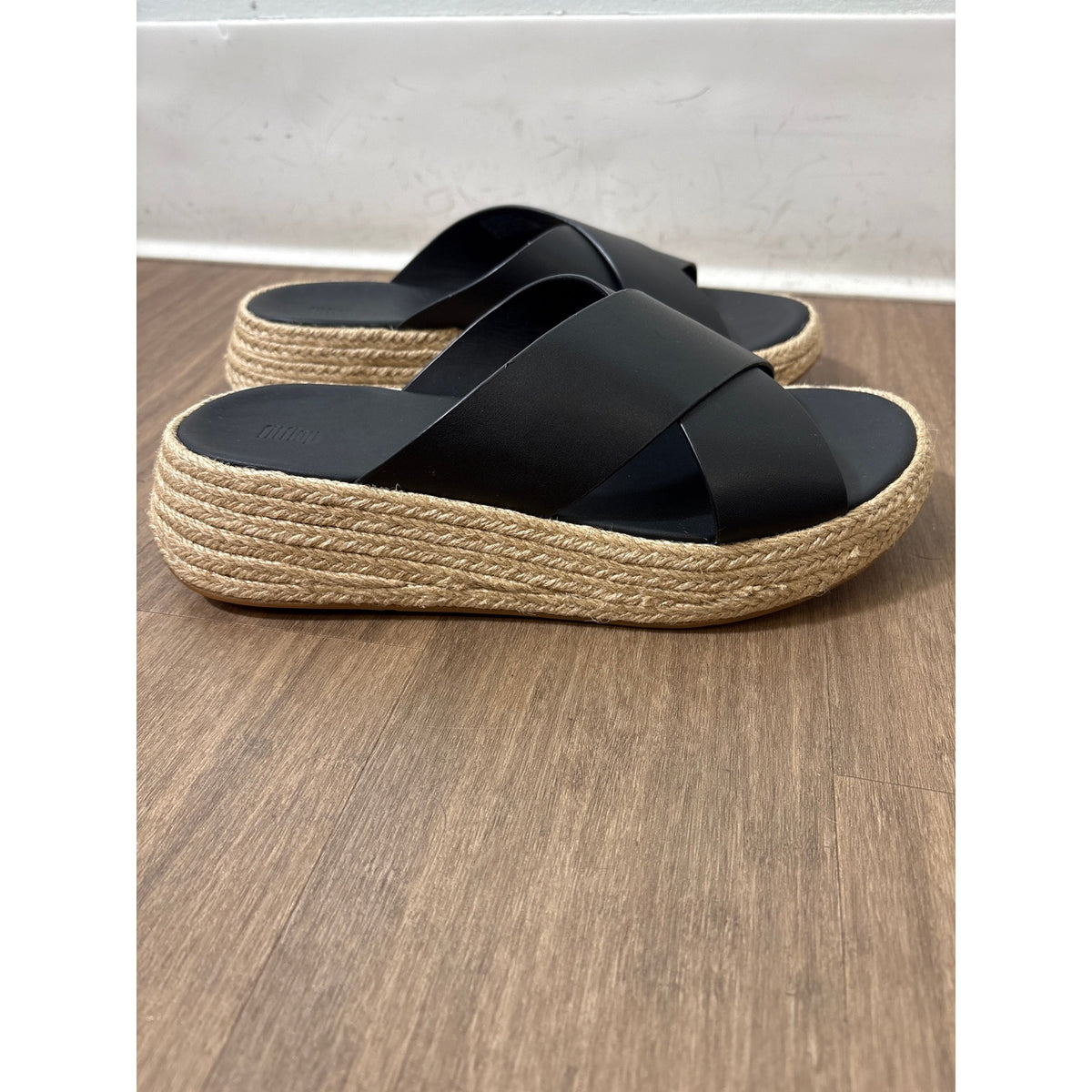 NIB Fit Flop Black Mode Espadrille Leather Platform Criss Cross Flip Flops Sz 8
