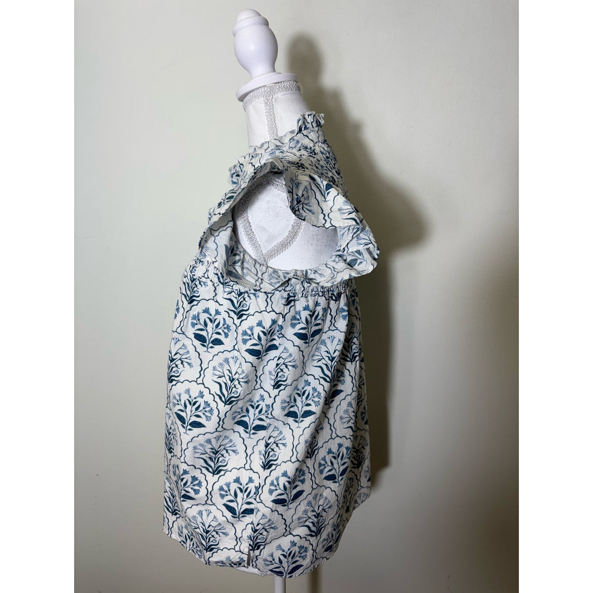 Marigold Blue and White Print Flutter Sleeve Cotton Smocked Top Sz XS
