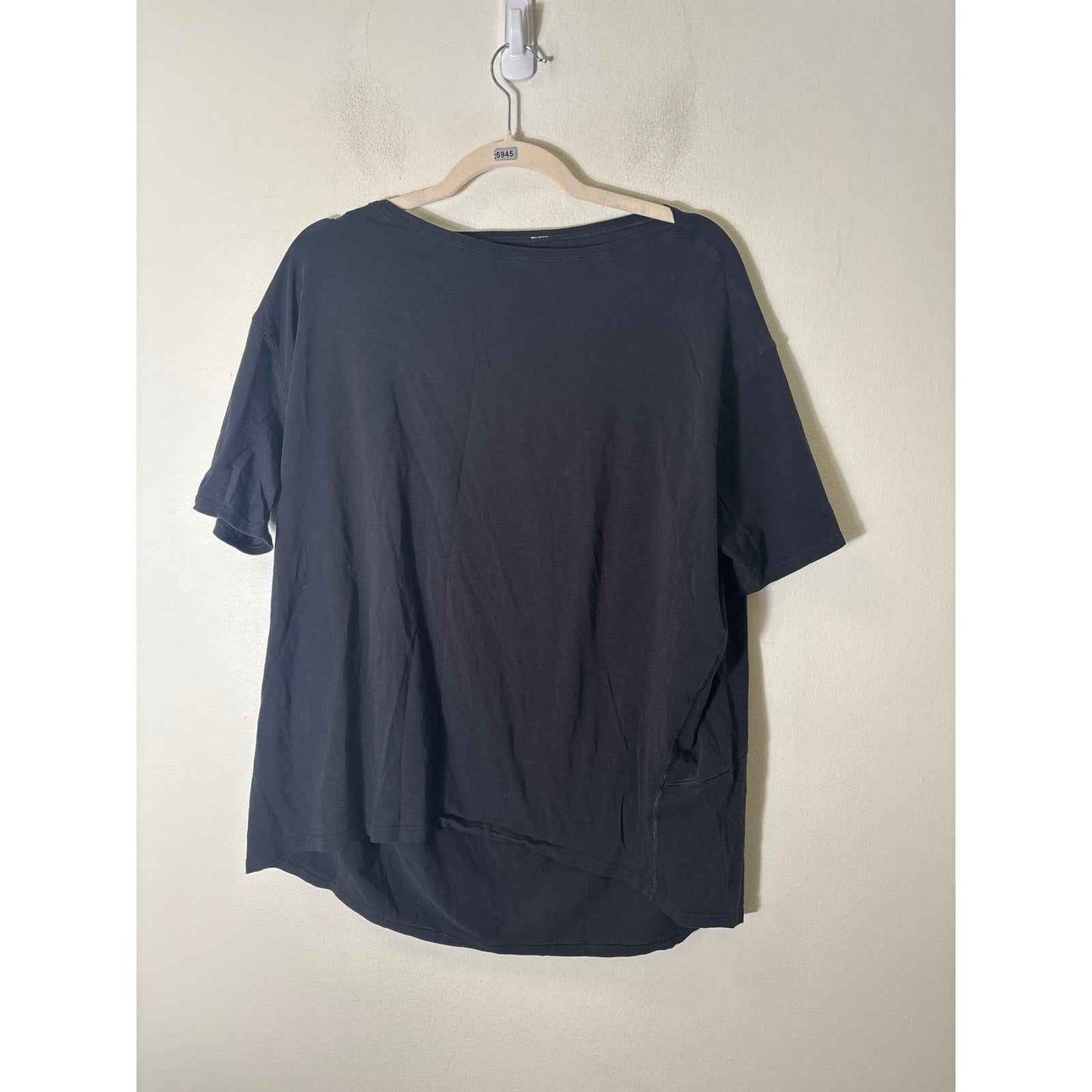 Lululemon Bundle of 2 Black and White Stretchy Short Sleeve T-Shirts sz L