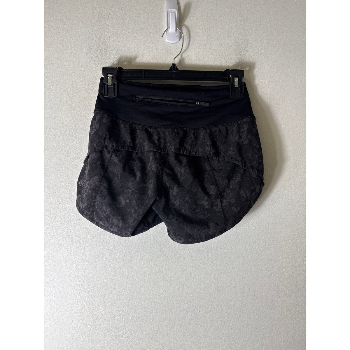 Lululemon Black Snake Print Shorts Sz 0