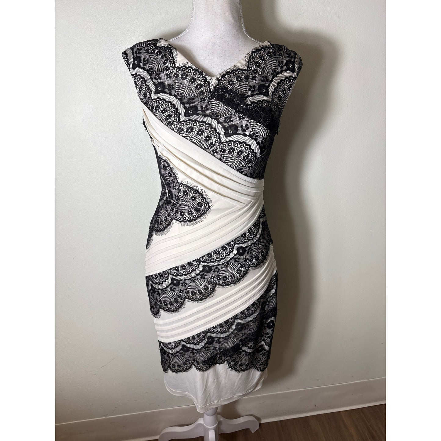 JAX Off White Black Lace Sleeveless Midi Dress Sz 2