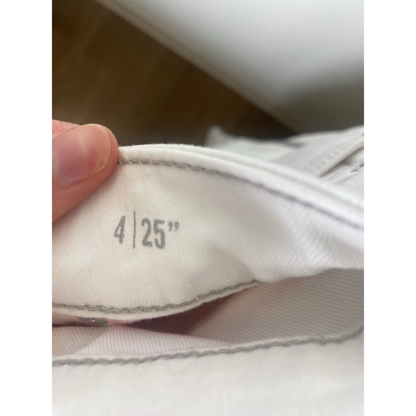 Tommy Bahama White Ella Twill Crop Jeans Sz 4