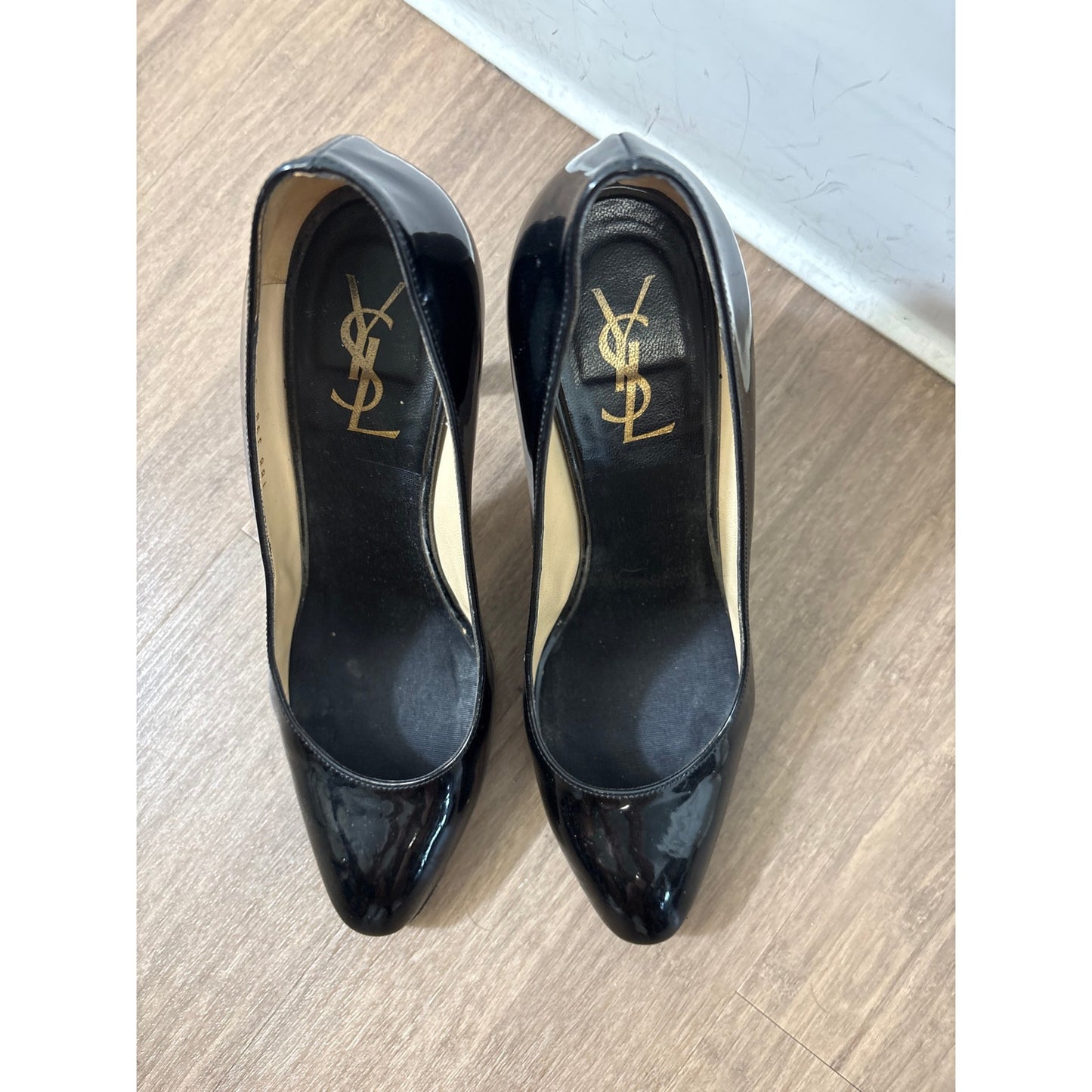 Yves Saint Laurent Black Patent high Heel Pump Sz 38