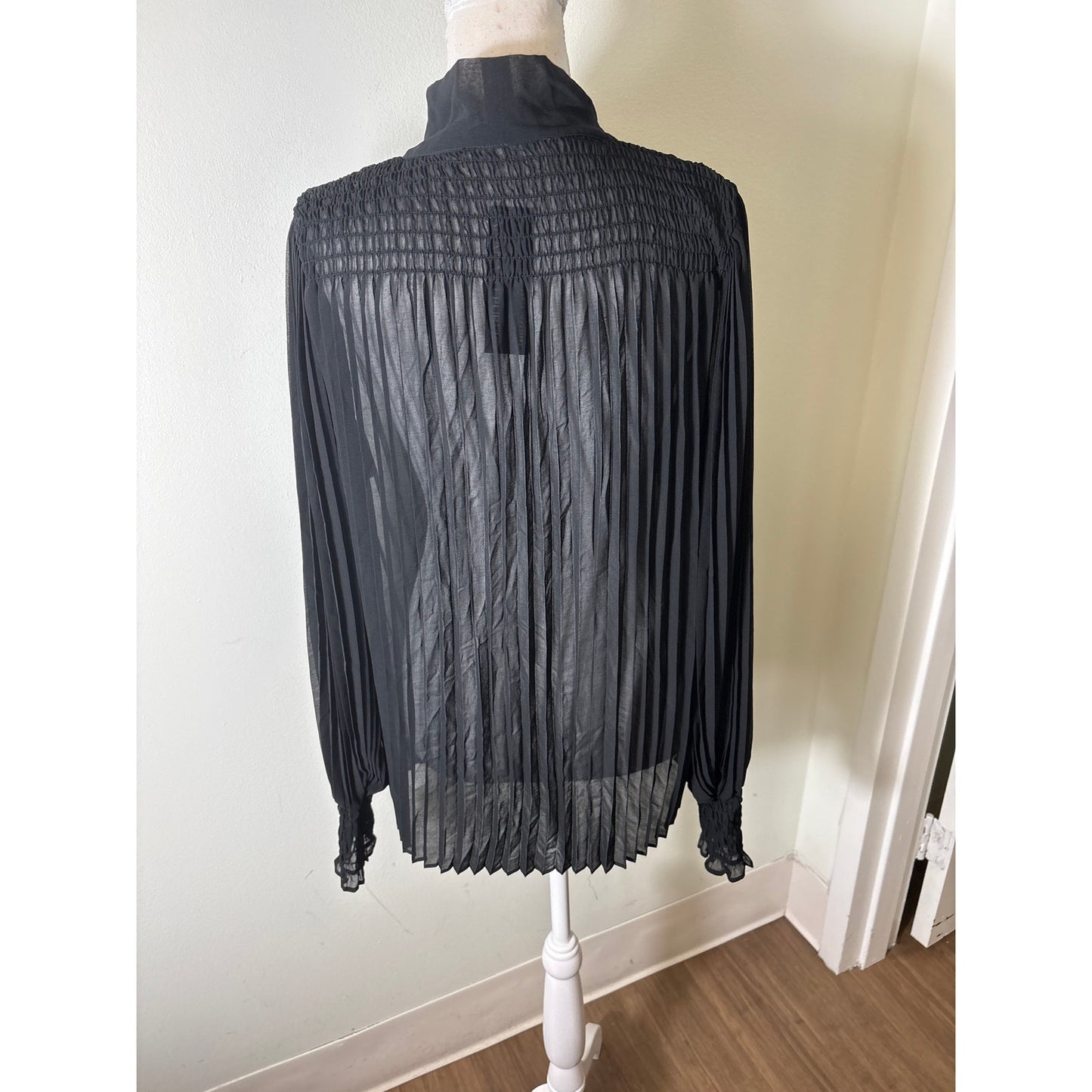 NWT Banana Republic Black Pleated Sheer Tie Neck Blouse Sz L