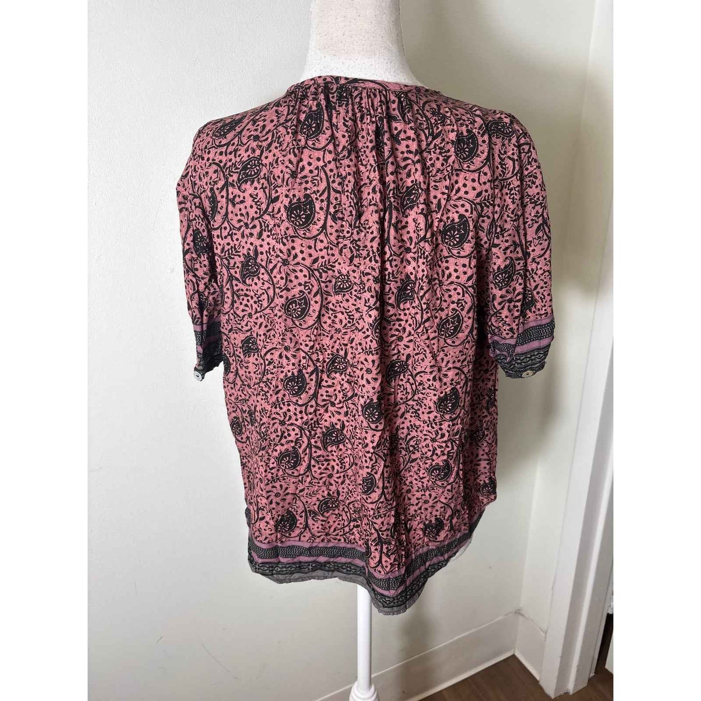 Natalie Martin Black and Pink Paisley Button Up Top sz XS