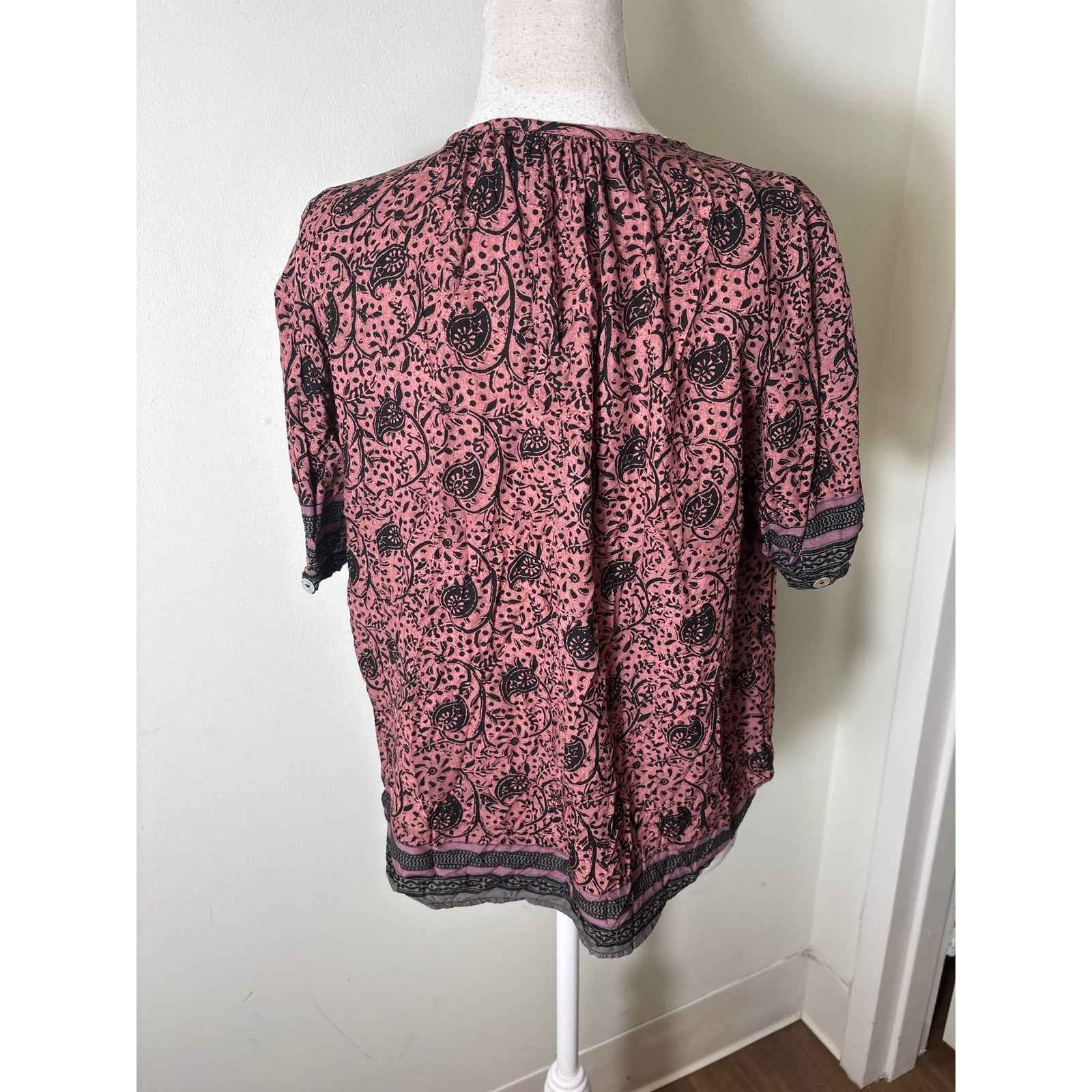 Natalie Martin Black and Pink Paisley Button Up Top sz XS