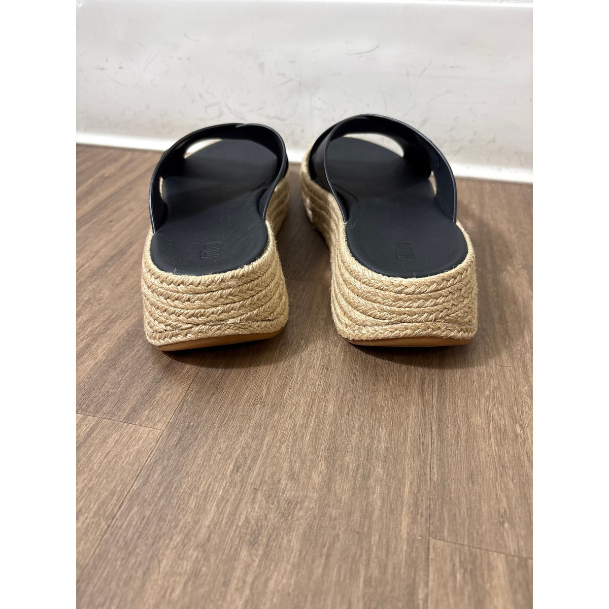 NIB Fit Flop Black Mode Espadrille Leather Platform Criss Cross Flip Flops Sz 8