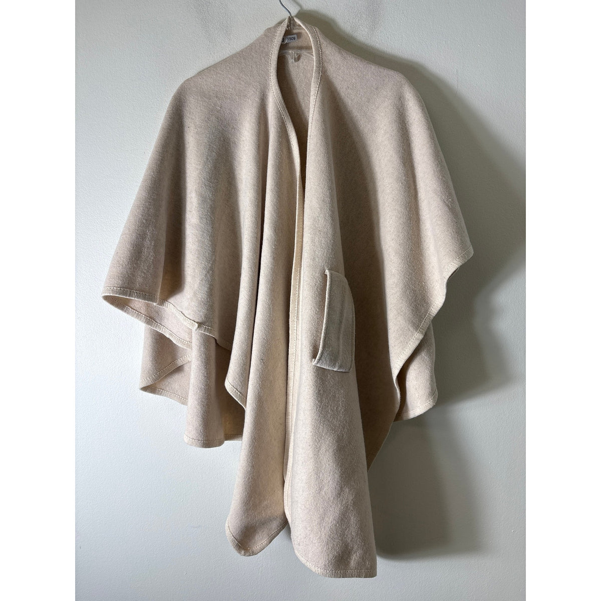 Woman's Oatmeal Wrap Poncho Sz OS
