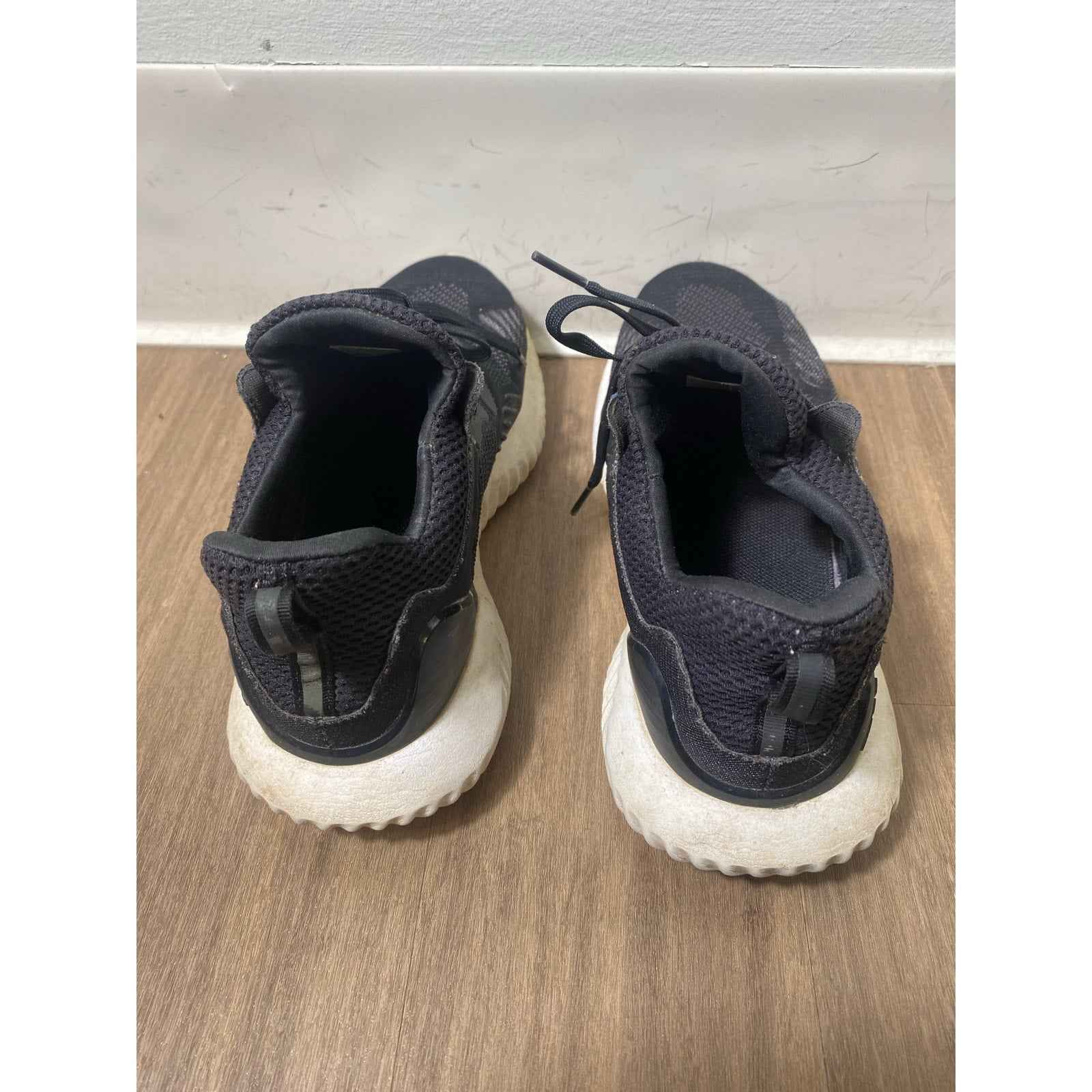 Continental Womens Black Tennis Shoes. Sz 9