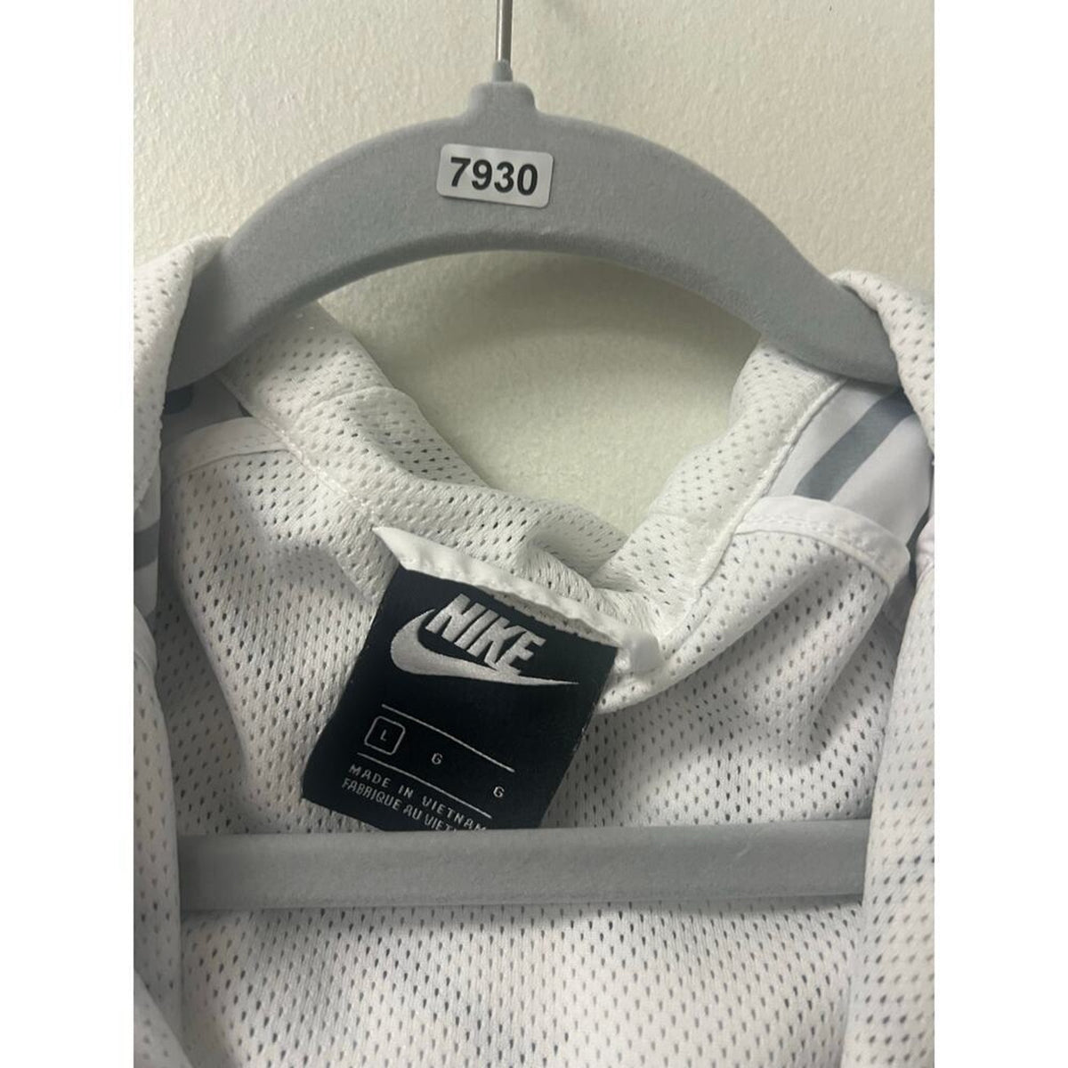 Nike Boys White and Black Windbreaker Size Large