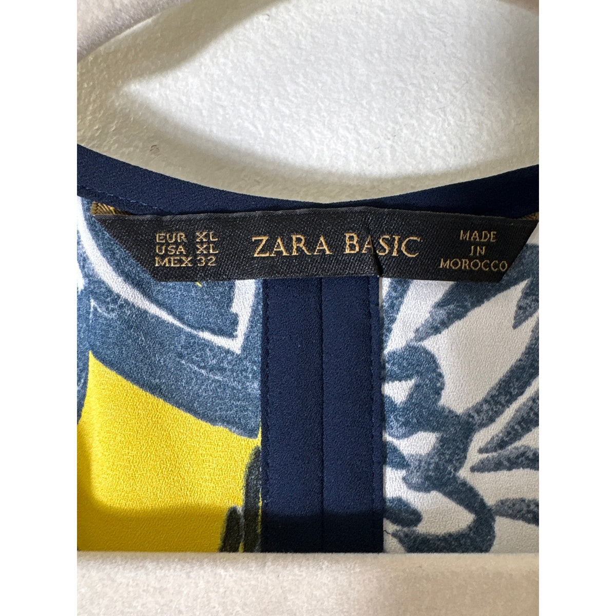 Zara Navy and Yellow Floral V-Neck Top Sz XL