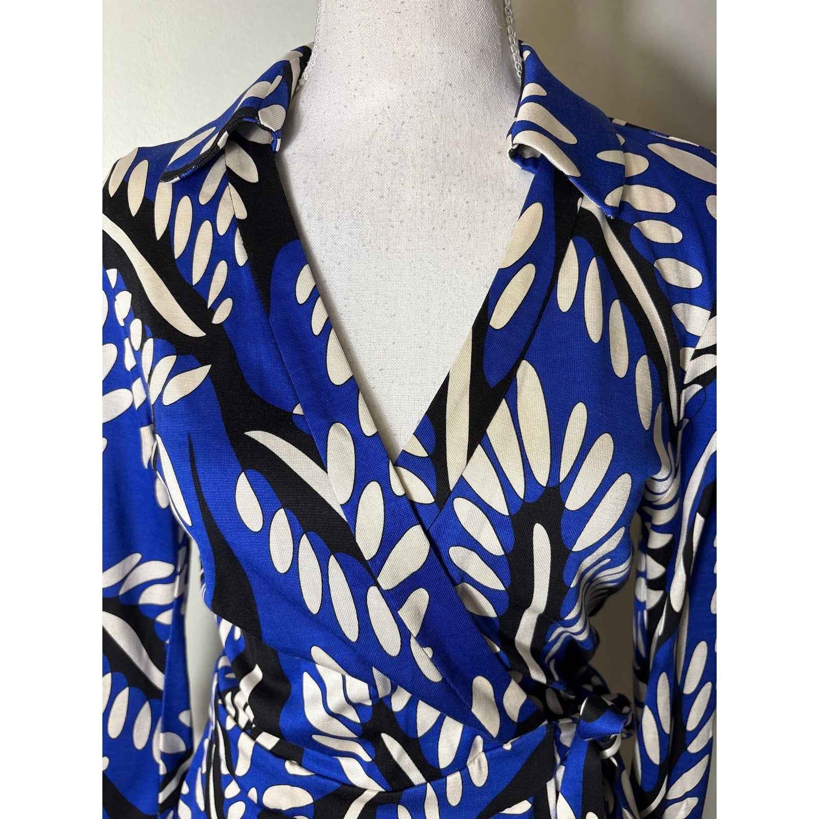 Diane Von Furstenberg Blue and Black Half Sleeve Romper Sz 10
