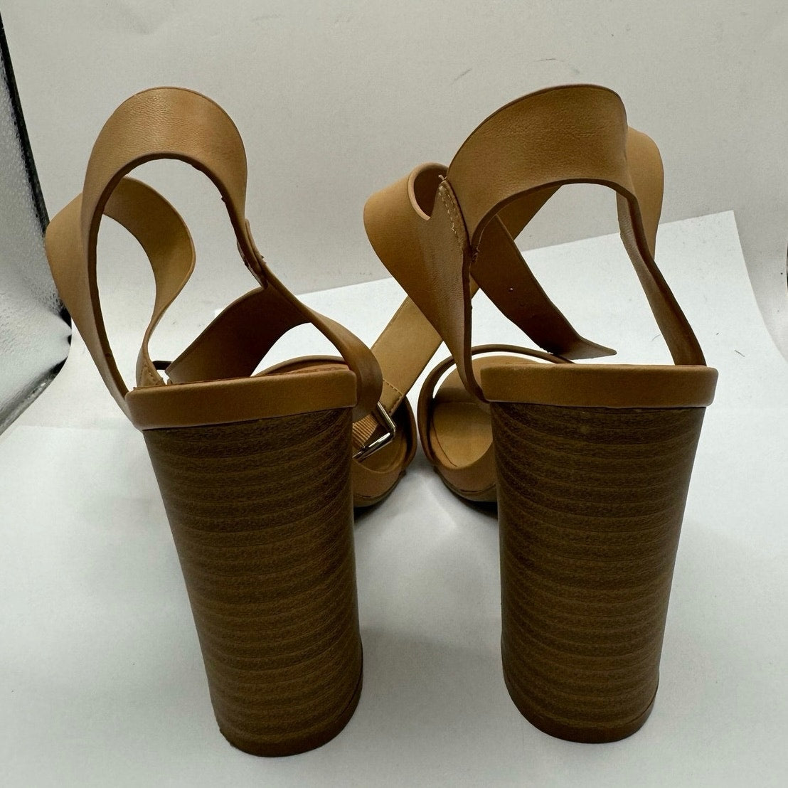 Delicious Tan Chunky Heel Ankle Strap Sandal Sz 6