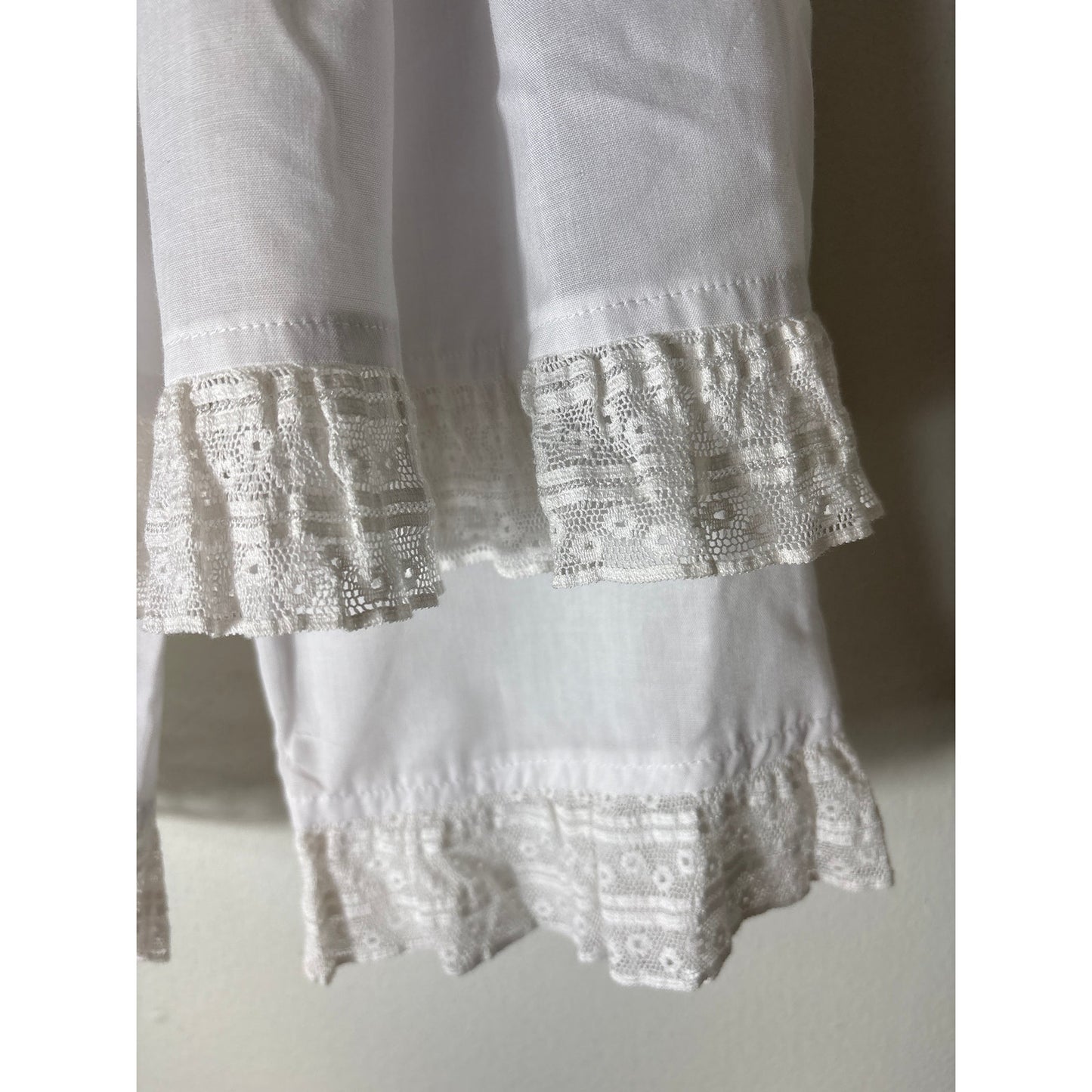Girls Vintage Chabre White Two piece Set with Lace trim and Ribbon Ties Sz 9m