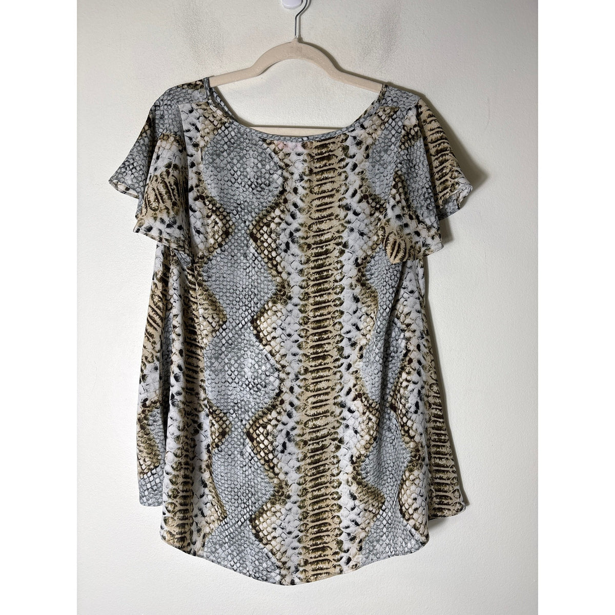 Buddy Love Gray Snakeskin Cap Sleeve V-Neck Sz S
