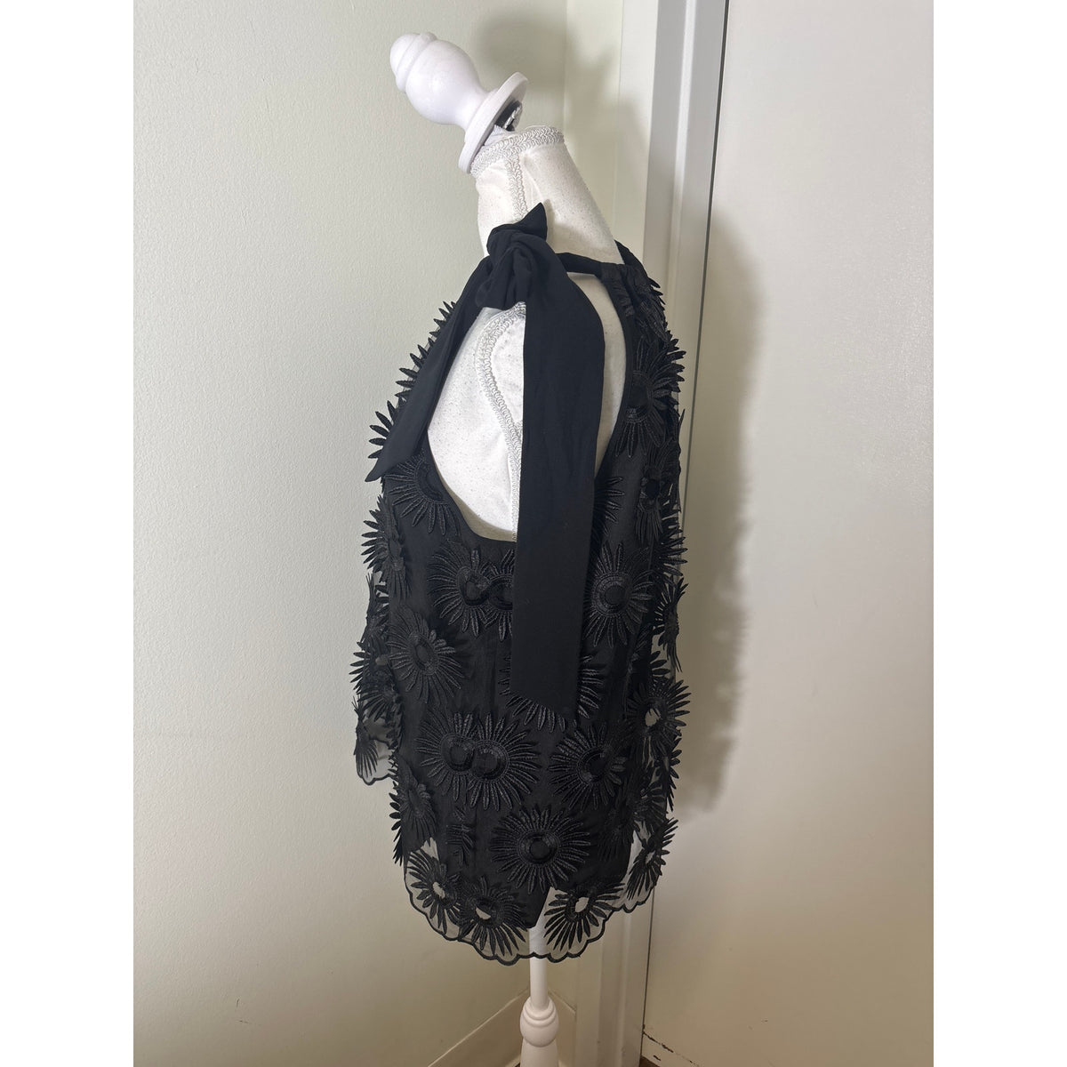 Trina Turk Black Embroidered Flowers with Lace Overlay Sz L