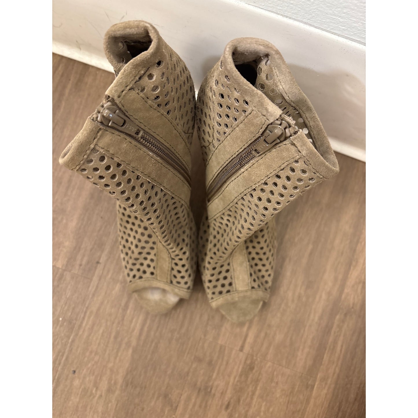Pedro Garcia Tan Suede Laser But Mesh Zip Up Peep Toe Heel Sz 6