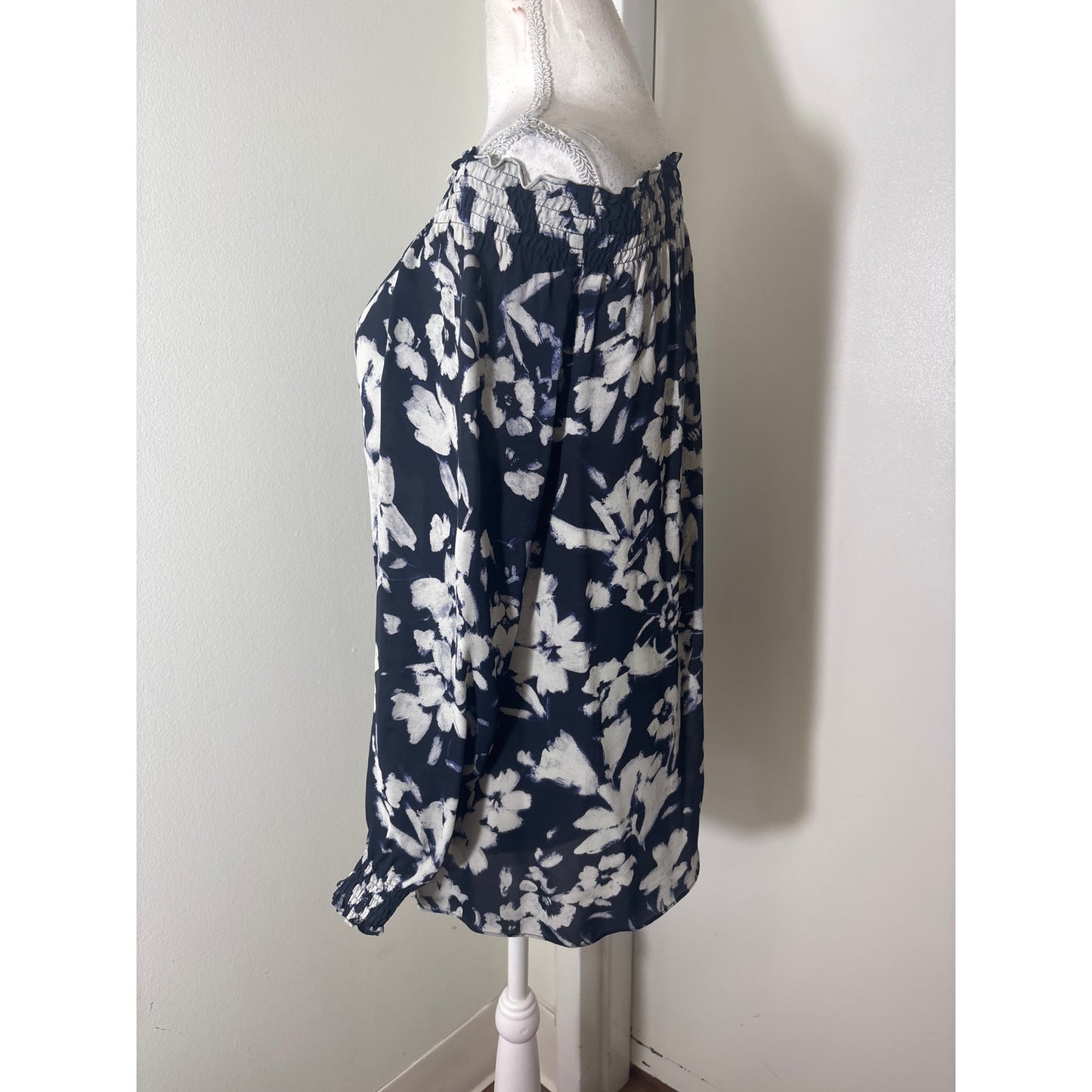 Lafayette Black Navy Long Sleeve Floral Long Sleeve Smocked Blouse Sz S