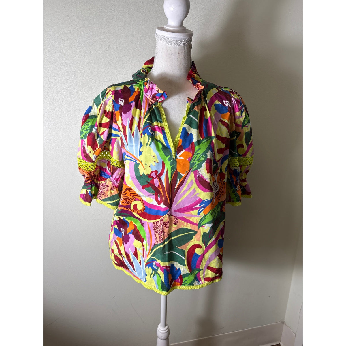 Alden Adair Multi Color Ruffle Trimmed Top Sz M