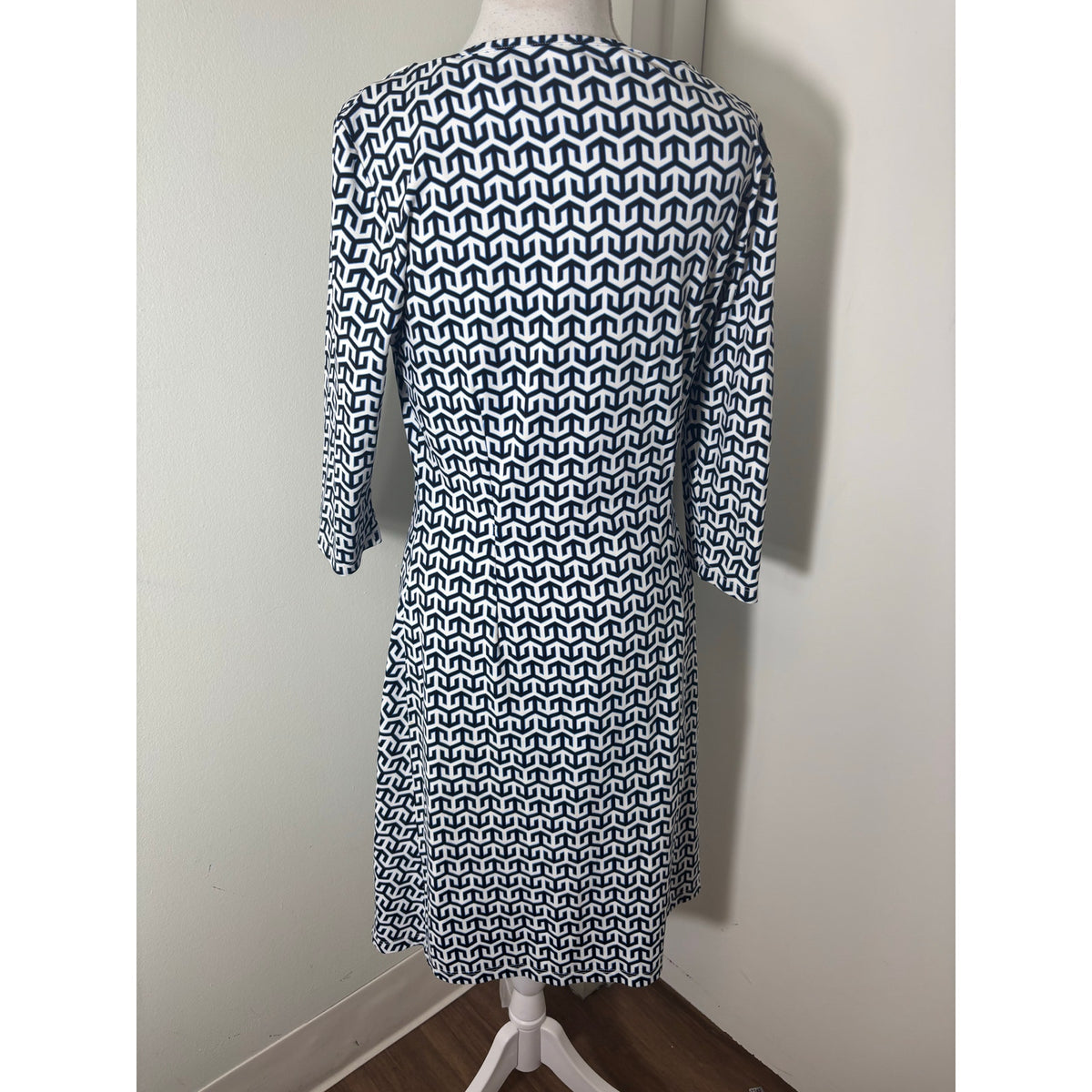 J. McLaughlin Black White Print 3/4 Sleeve Ruched Midi Dress Sz M